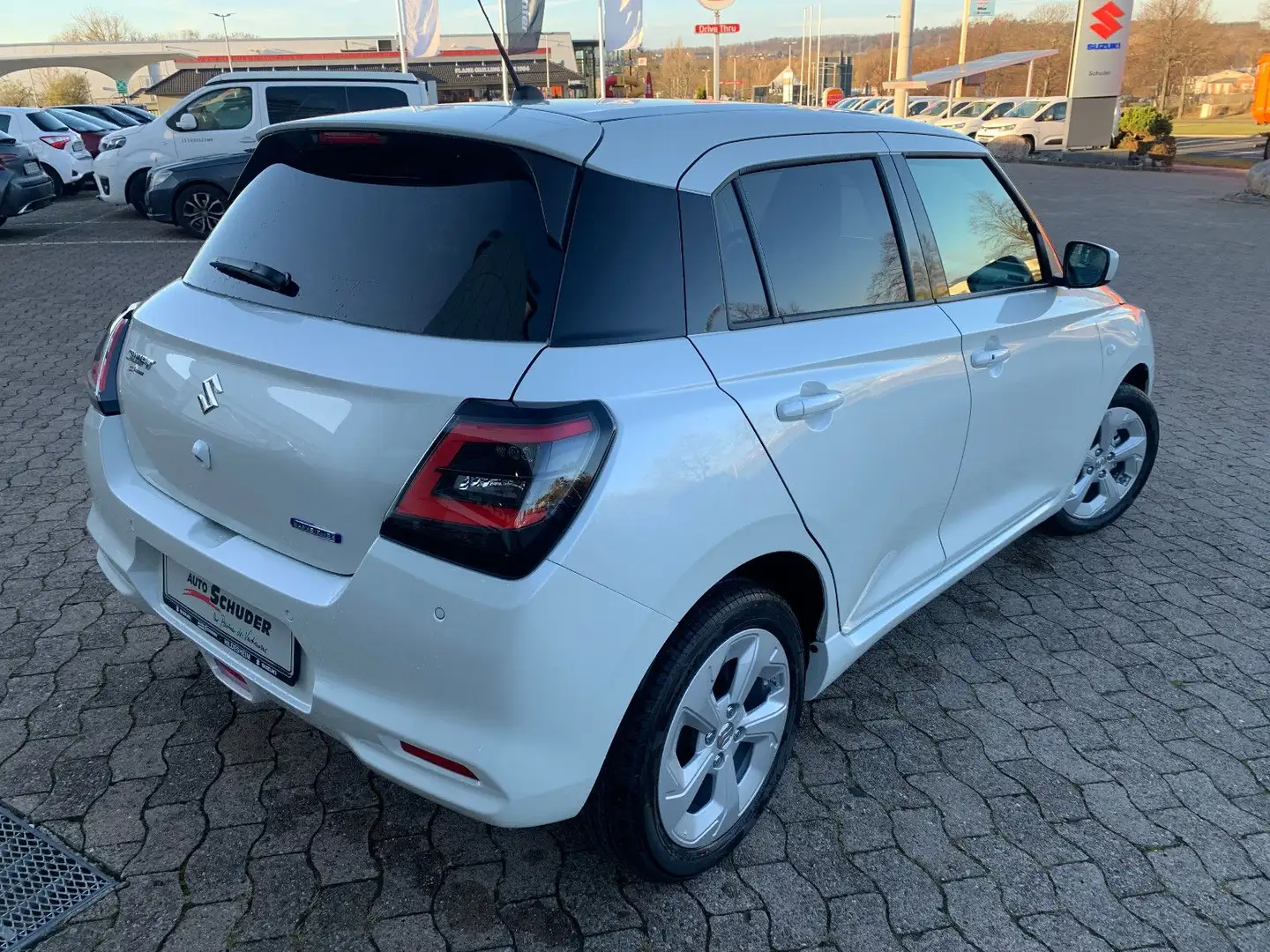 Suzuki Swift 1.2 Dualjet Hybrid CVT 61 kW Comfort Weiß - 2