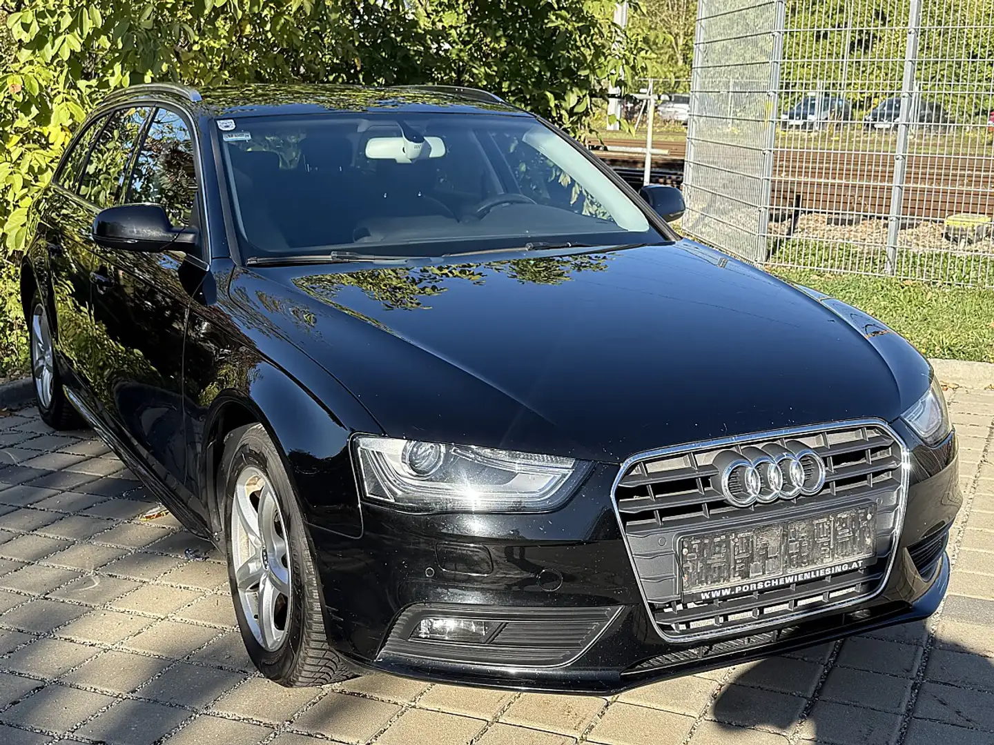 Audi A4 Avant 2.0 TDI Intense (110 kW) /AUT/NAVI/ Schwarz - 2