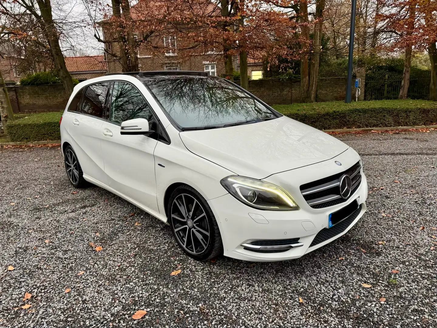 Mercedes-Benz B 180 CDI 1.8d AMG Automaat Pano LED !!MERCEDES MOTOR!! Weiß - 2