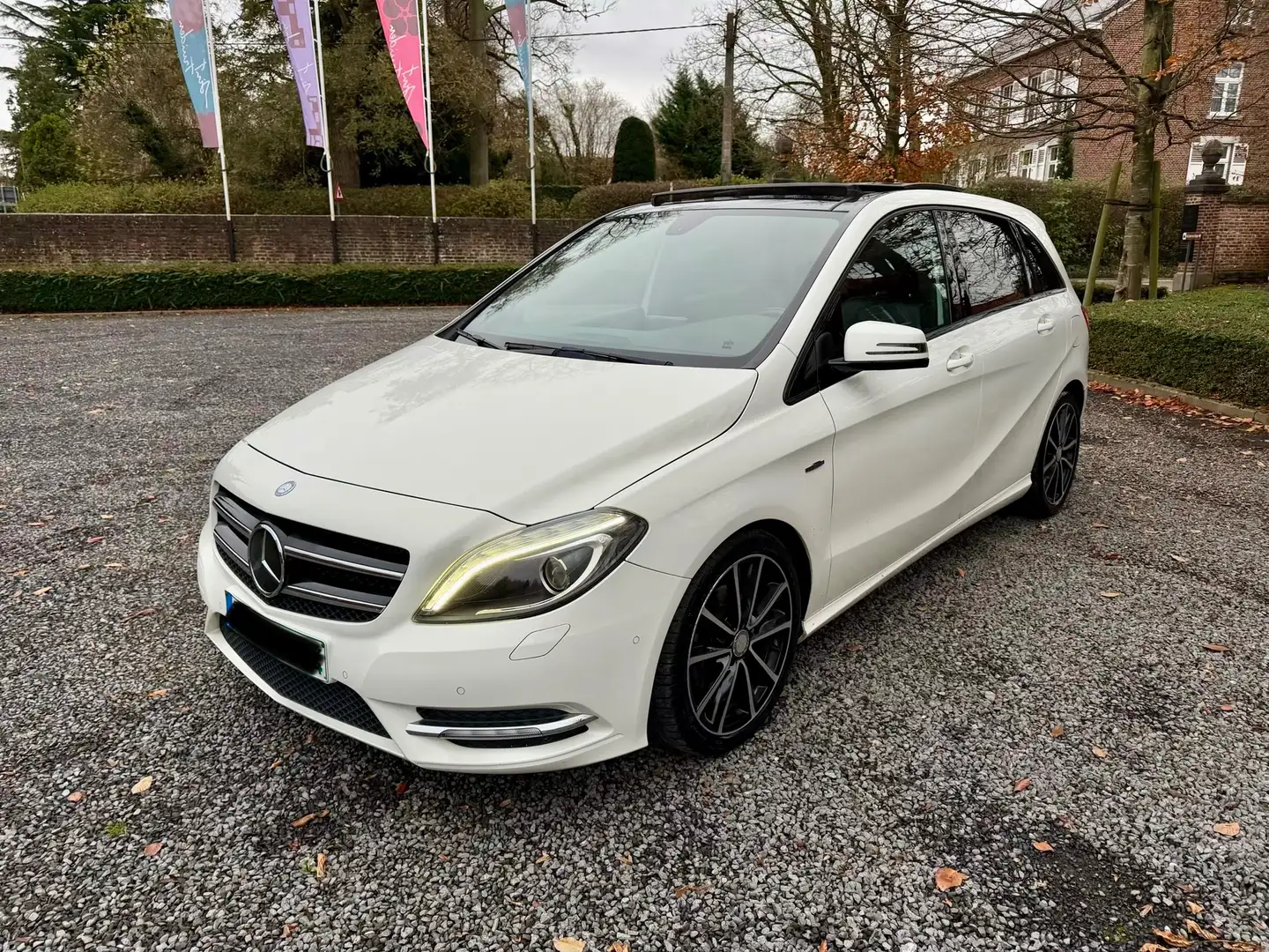 Mercedes-Benz B 180 CDI 1.8d AMG Automaat Pano LED !!MERCEDES MOTOR!! Weiß - 1