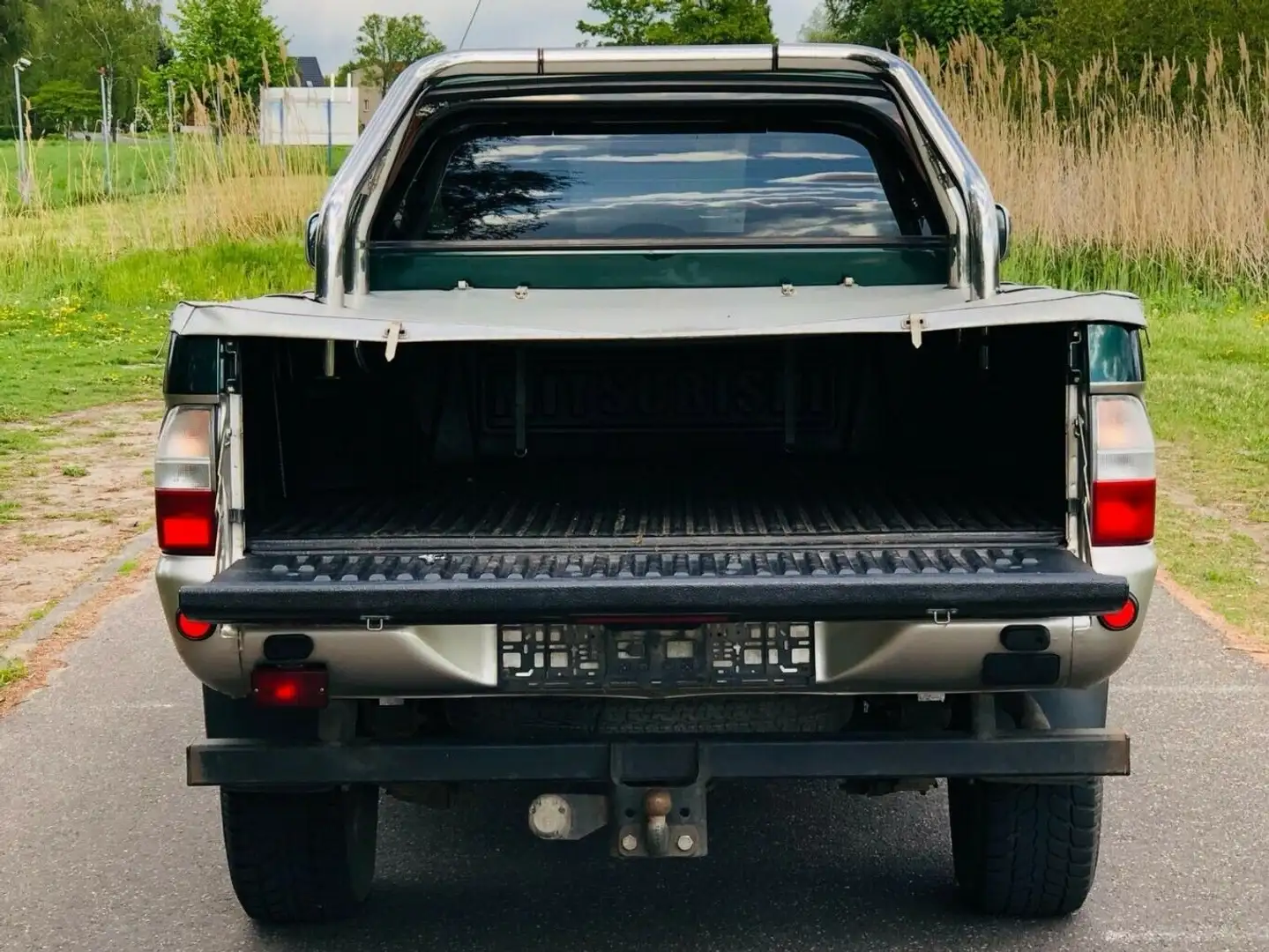Mitsubishi L200 Pick Up 4x4 Magnum Club Cab srebrna - 2
