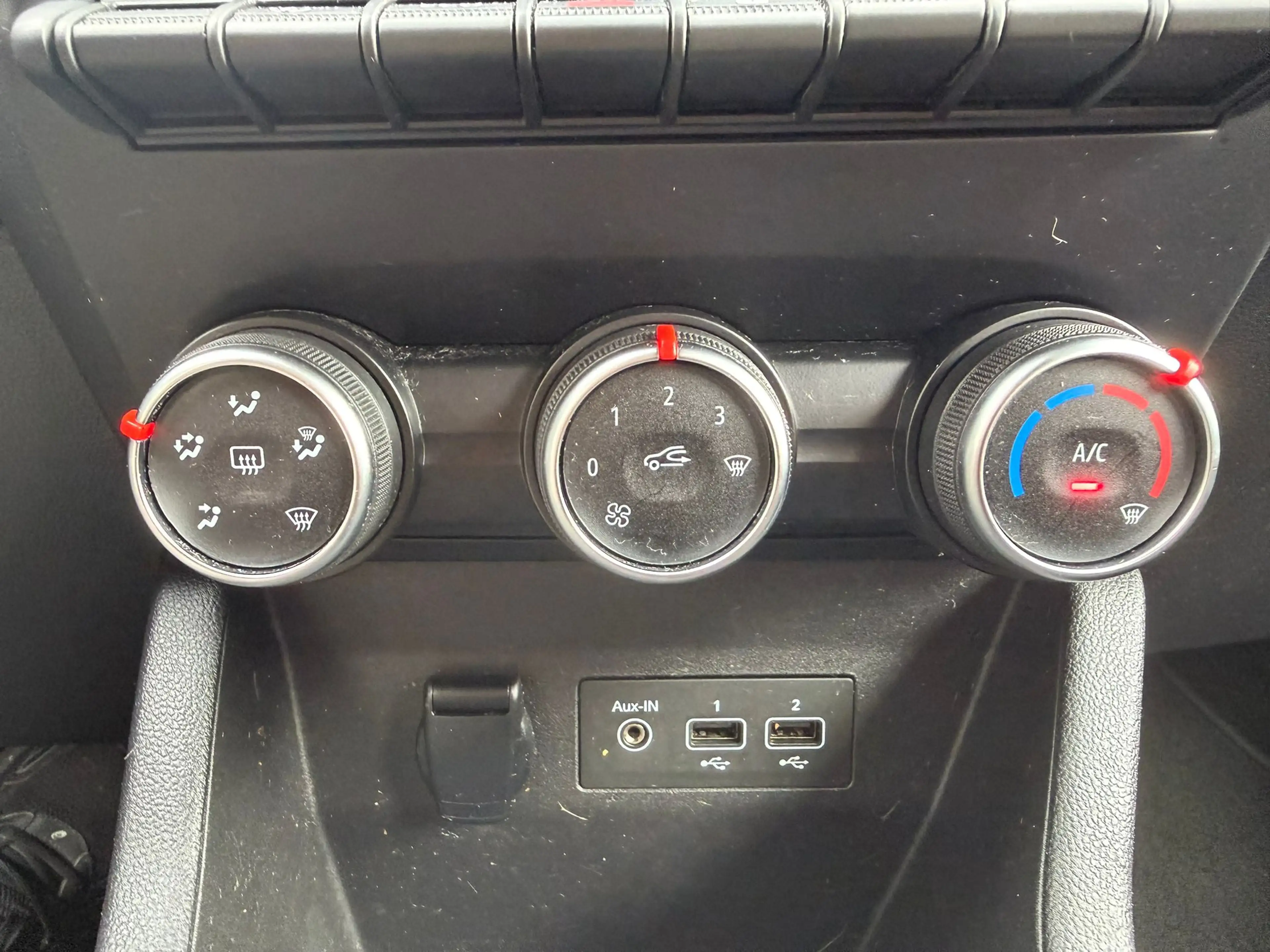 Renault Clio 1.0 TCe Zen — photo 15