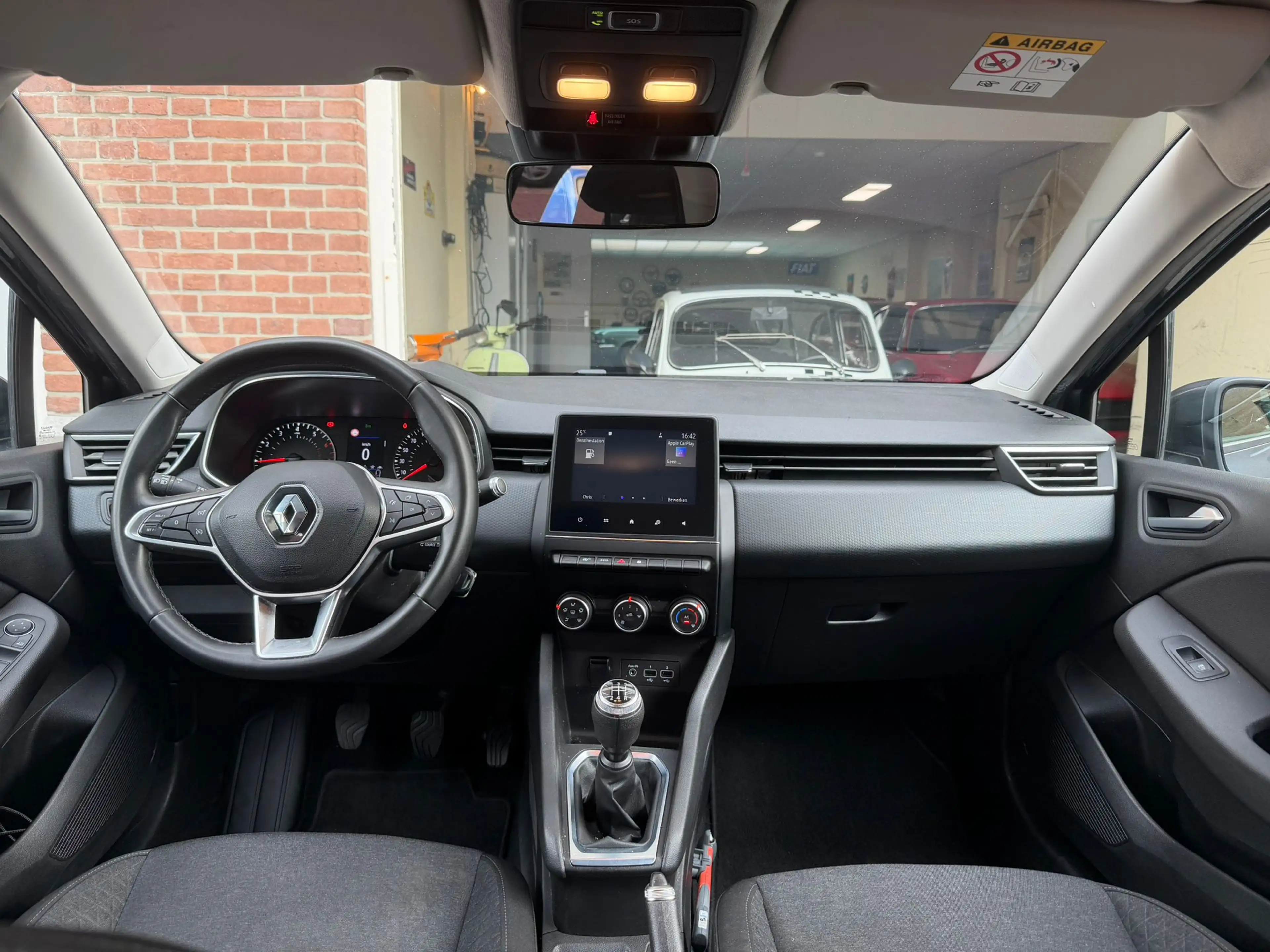 Renault Clio 1.0 TCe Zen — photo 10