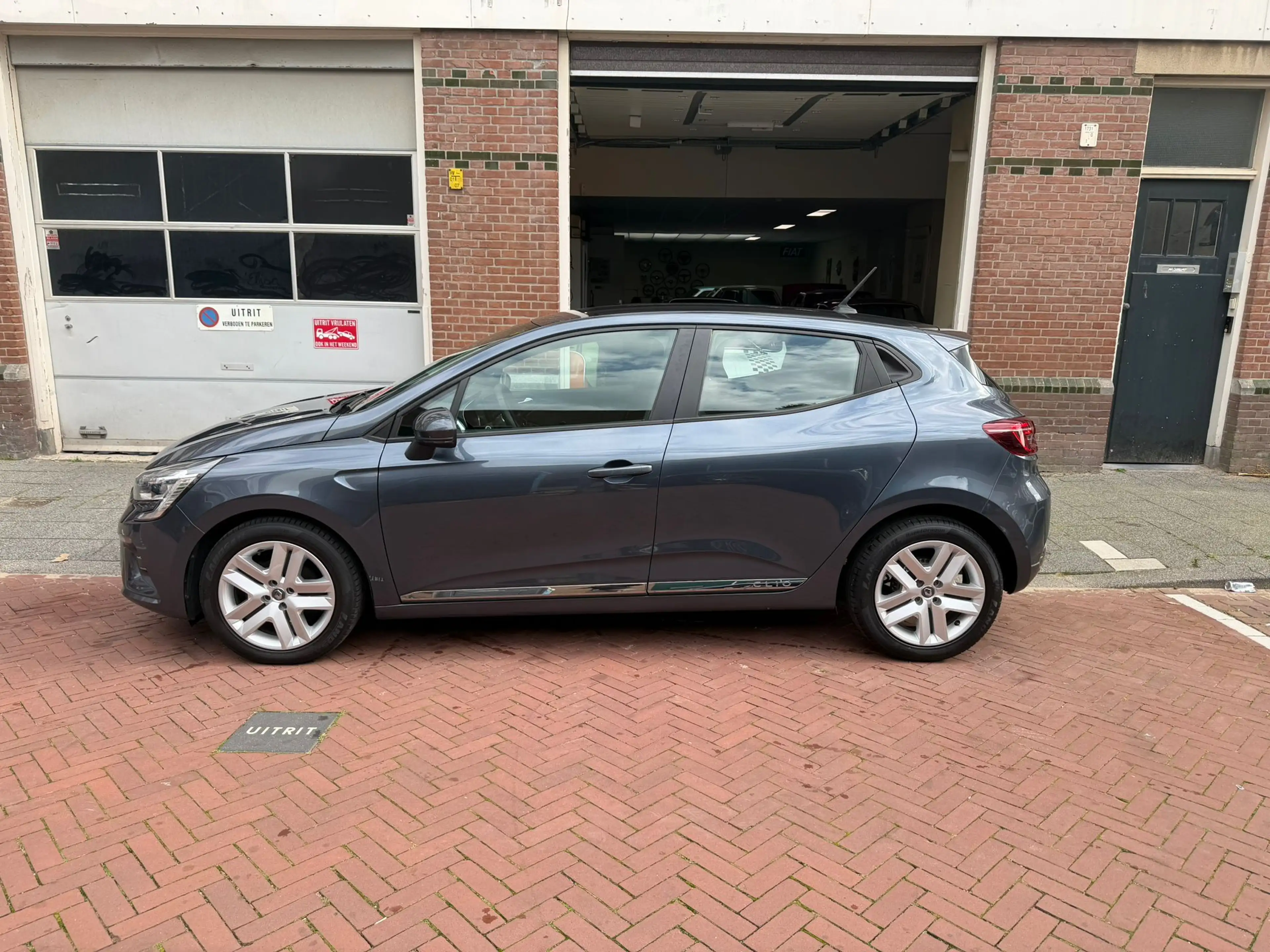 Renault Clio 1.0 TCe Zen — photo 2
