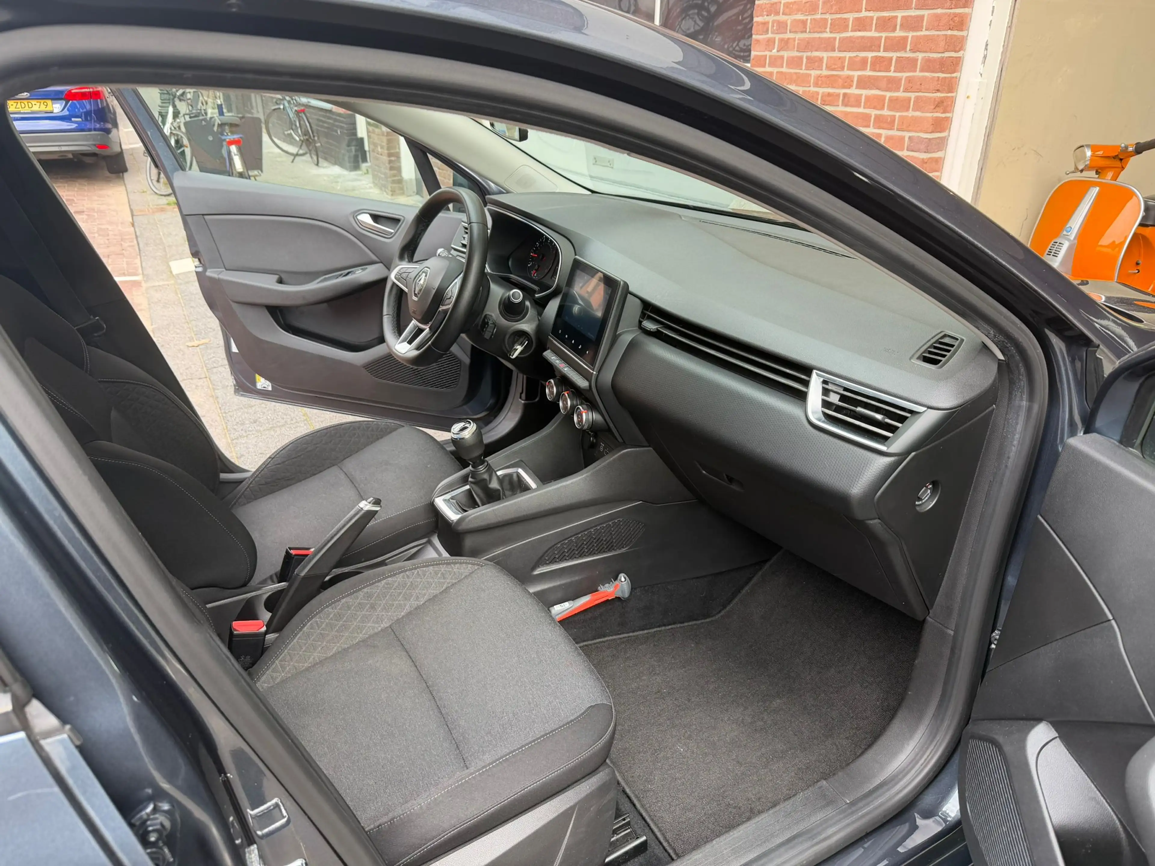 Renault Clio 1.0 TCe Zen — photo 9