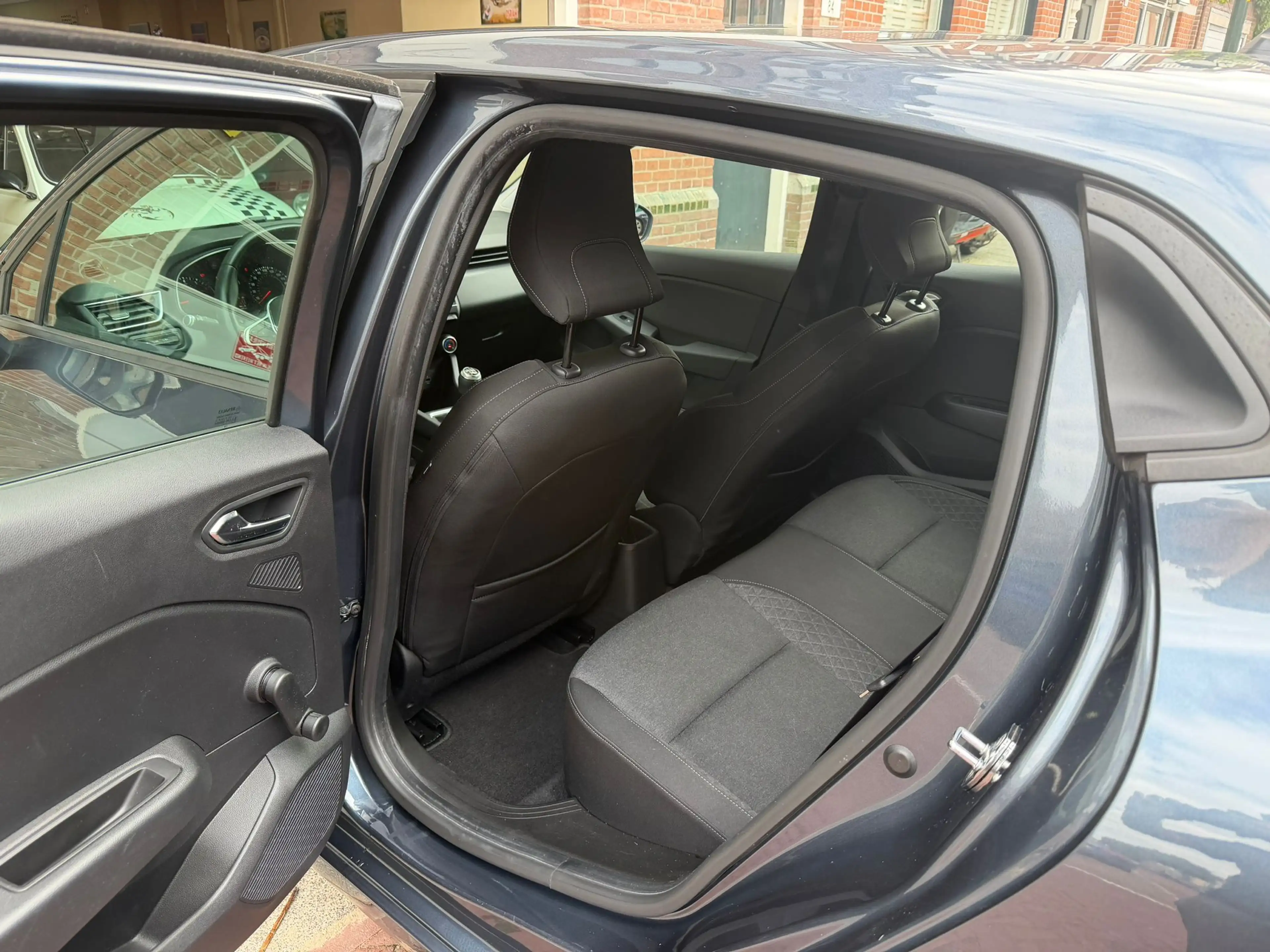 Renault Clio 1.0 TCe Zen — photo 12