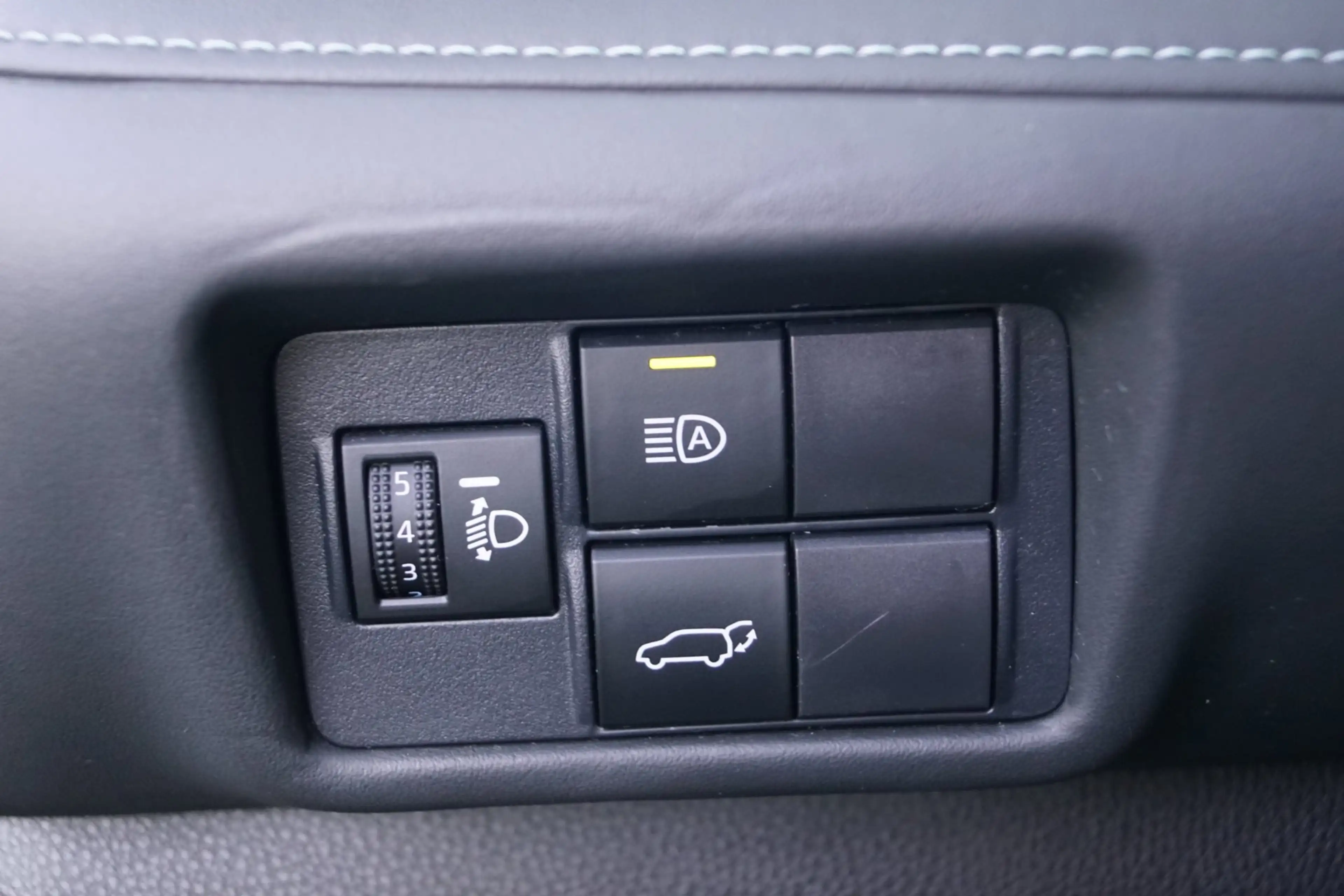Toyota Highlander 2.5 AWD Hybrid Executive Autom Panodak 7Pers Leder — photo 40
