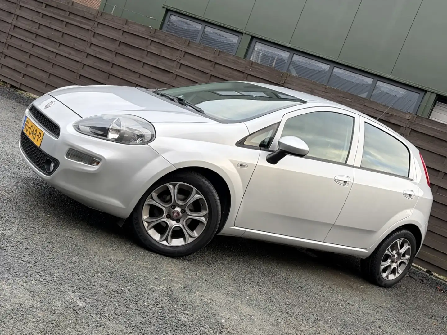 Fiat Punto Evo 0.9 TwinAir Sempre / Navi / Clima / PDC / Trekhaak Gris - 2