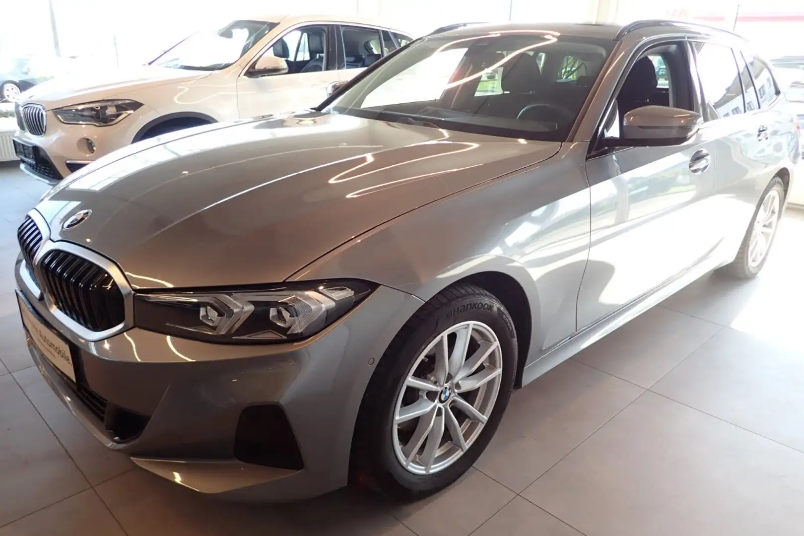BMW 320 d 48 V xDrive Touring Aut. Grau - 2