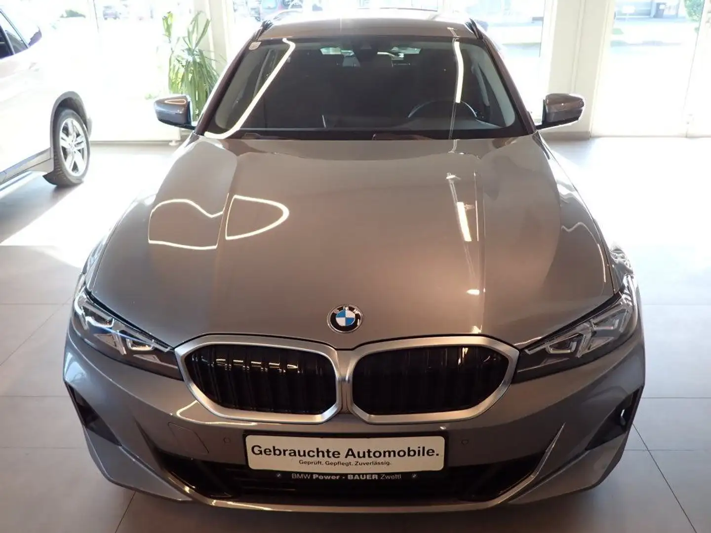 BMW 320 d 48 V xDrive Touring Aut. Grau - 1