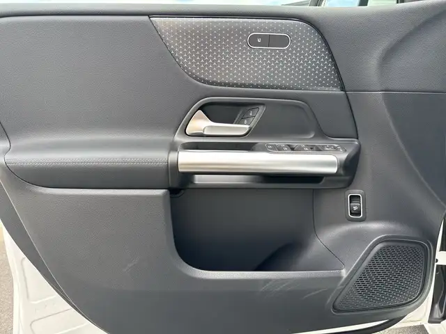 Mercedes-Benz B-Class view 11