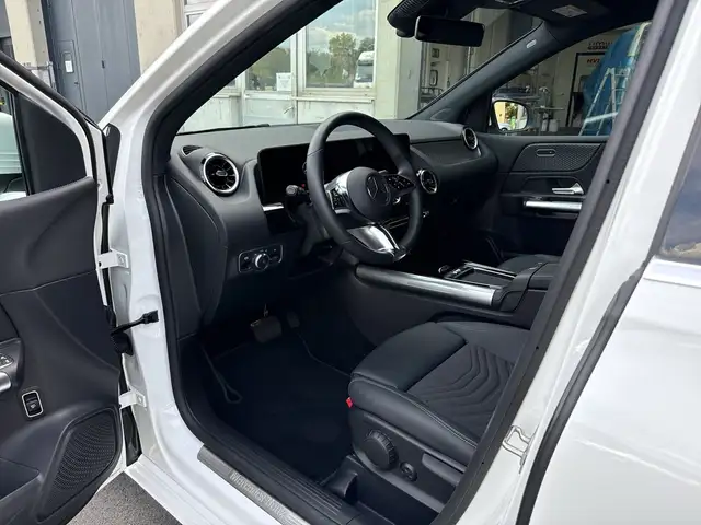 Mercedes-Benz B-Class view 12