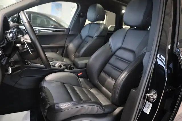 Porsche Macan view 14
