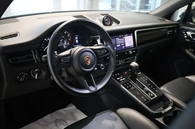 Porsche Macan view 15