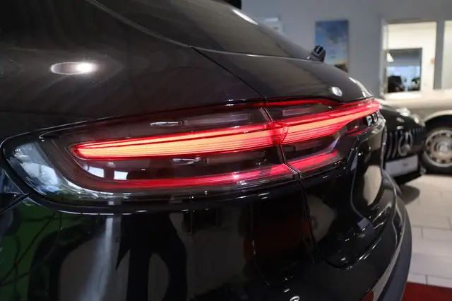 Porsche Macan view 4