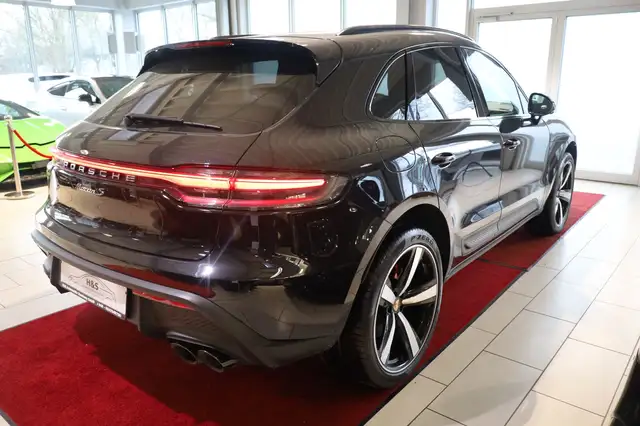 Porsche Macan view 8