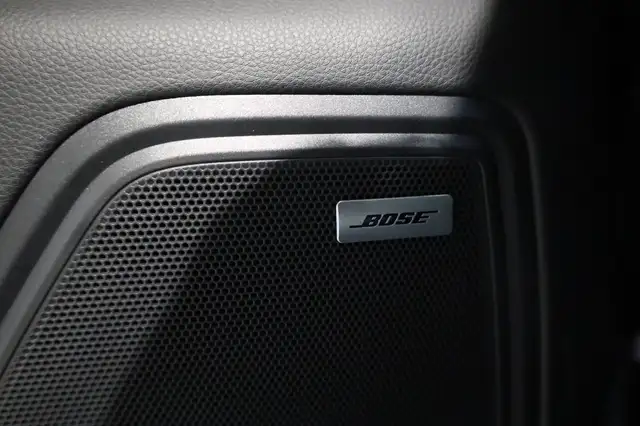 Porsche Macan view 12