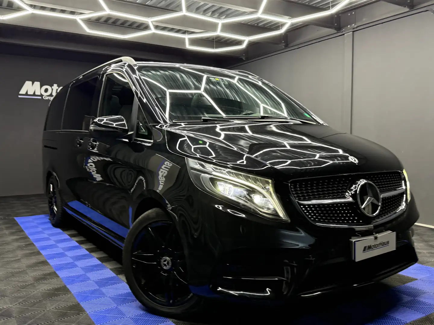Mercedes-Benz V Long 300 d Premium 4matic Negru - 1