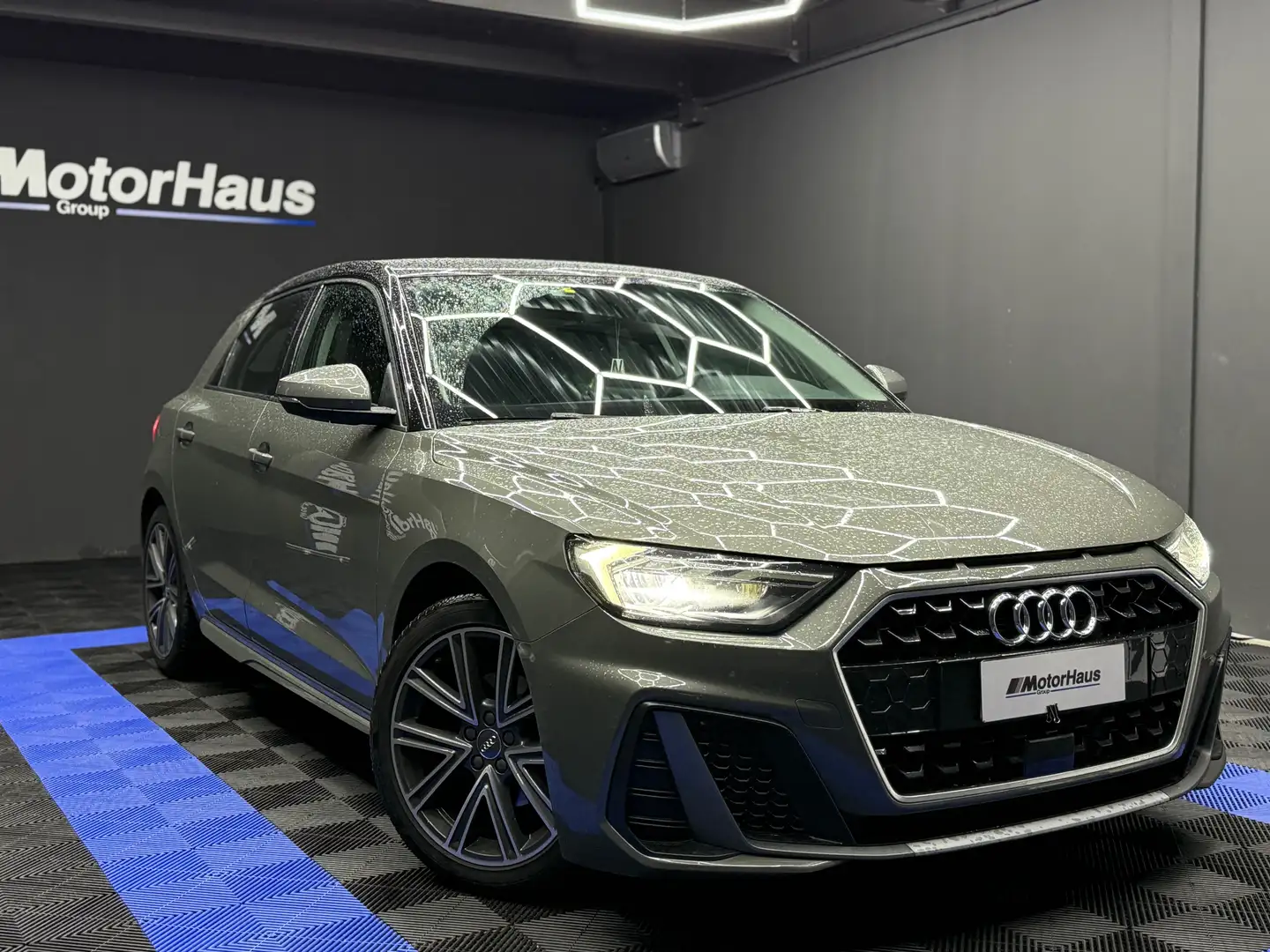Audi A1 Sportback 30 1.0 tfsi S-Line Edition Šedá - 1