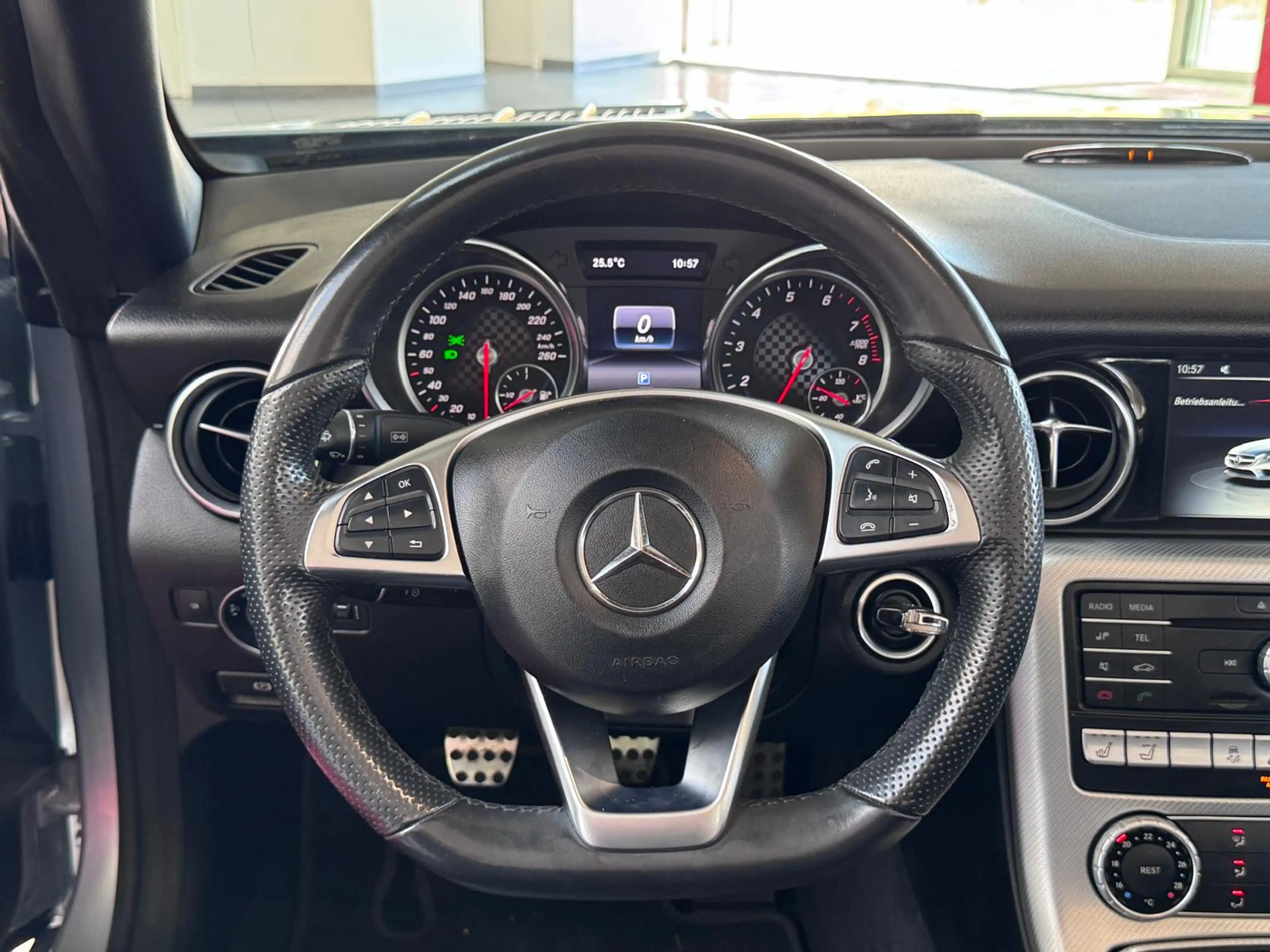 Mercedes-Benz SLC 180 AMG AIRSCARF H&K GLASDACH TOTWINKEL SPUR — photo 10