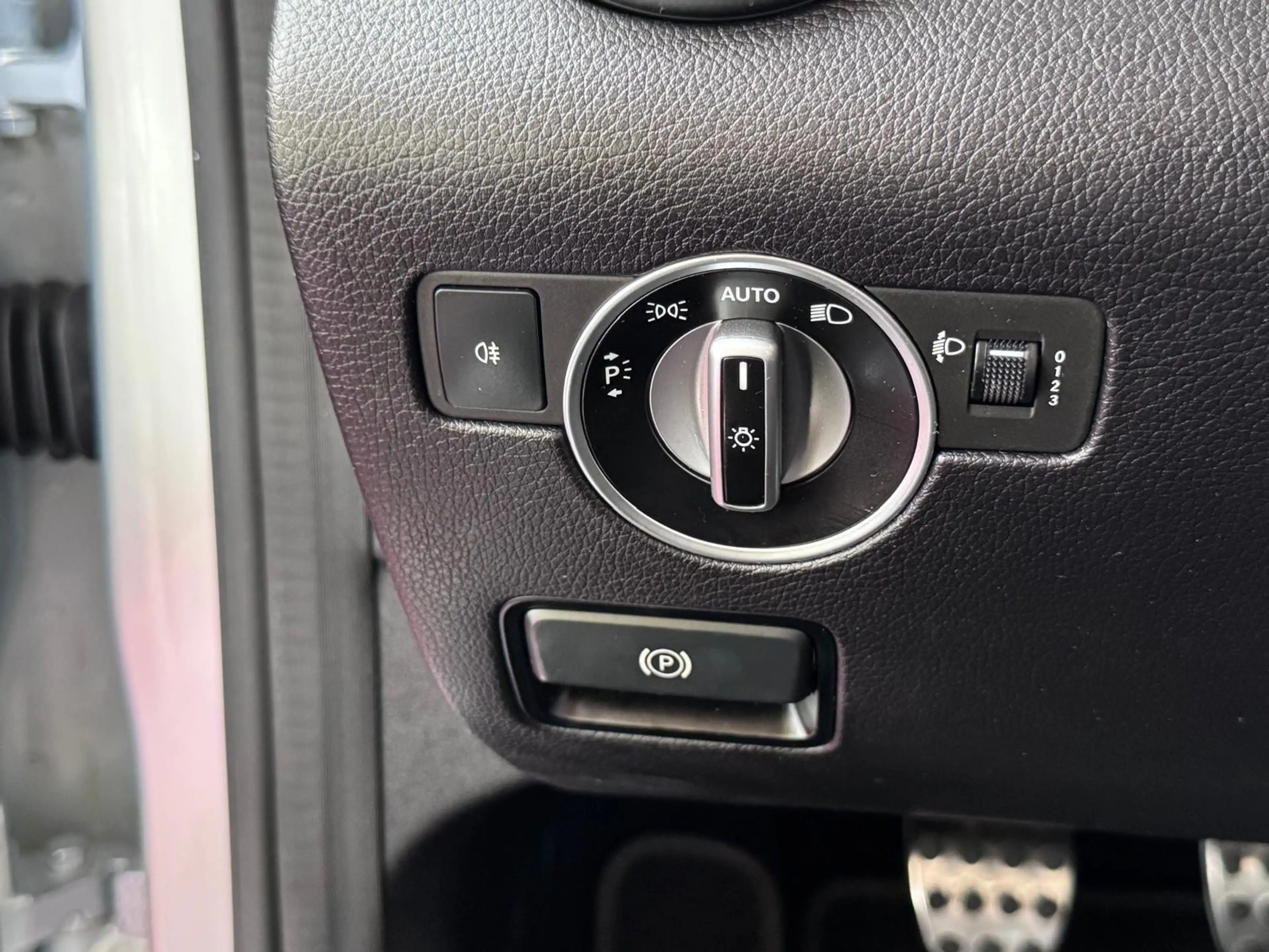 Mercedes-Benz SLC 180 AMG AIRSCARF H&K GLASDACH TOTWINKEL SPUR — photo 14