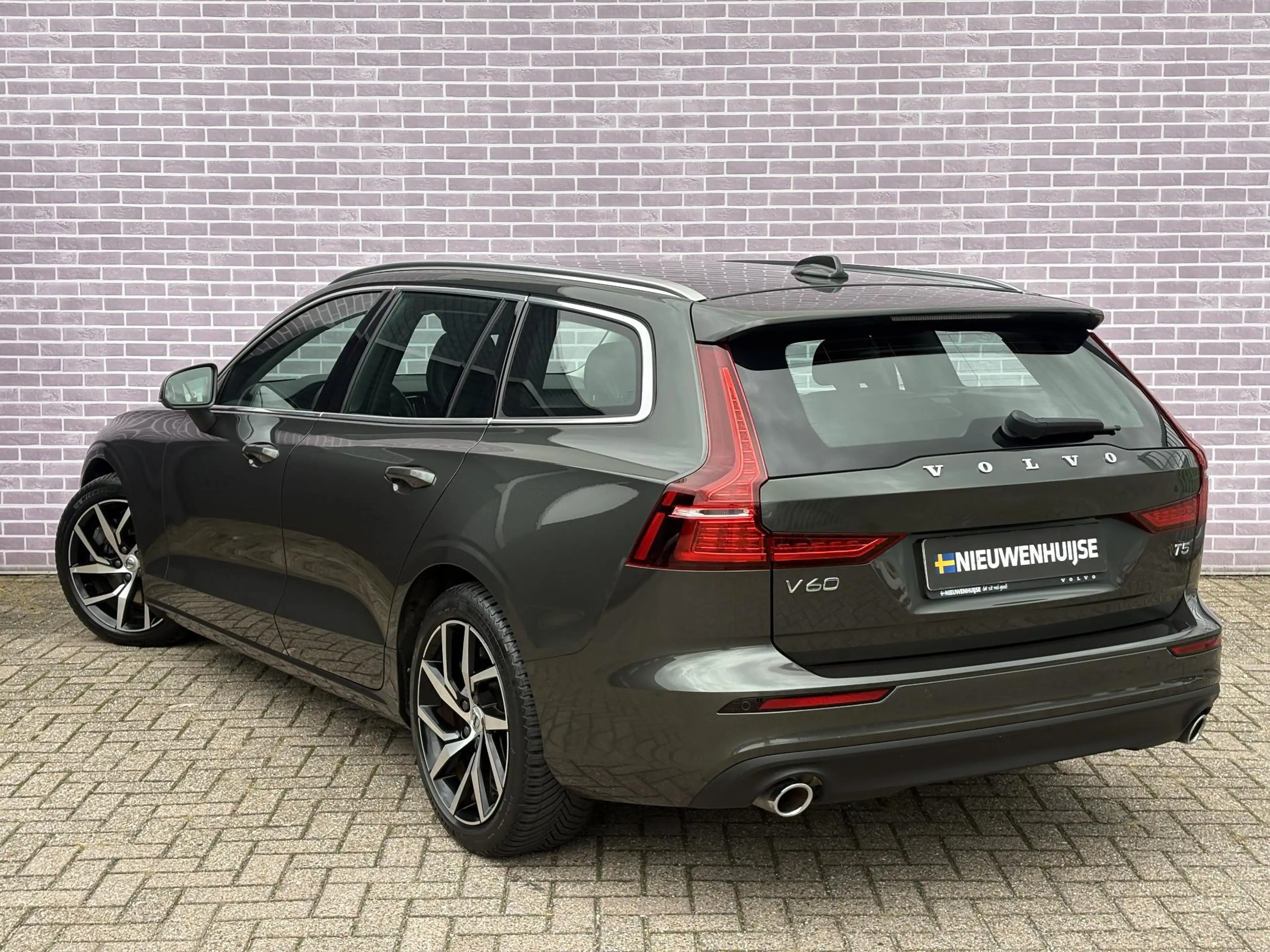 Volvo V60 2.0 T5 Momentum | Trekhaak | Leder | Power Seats | — photo 3