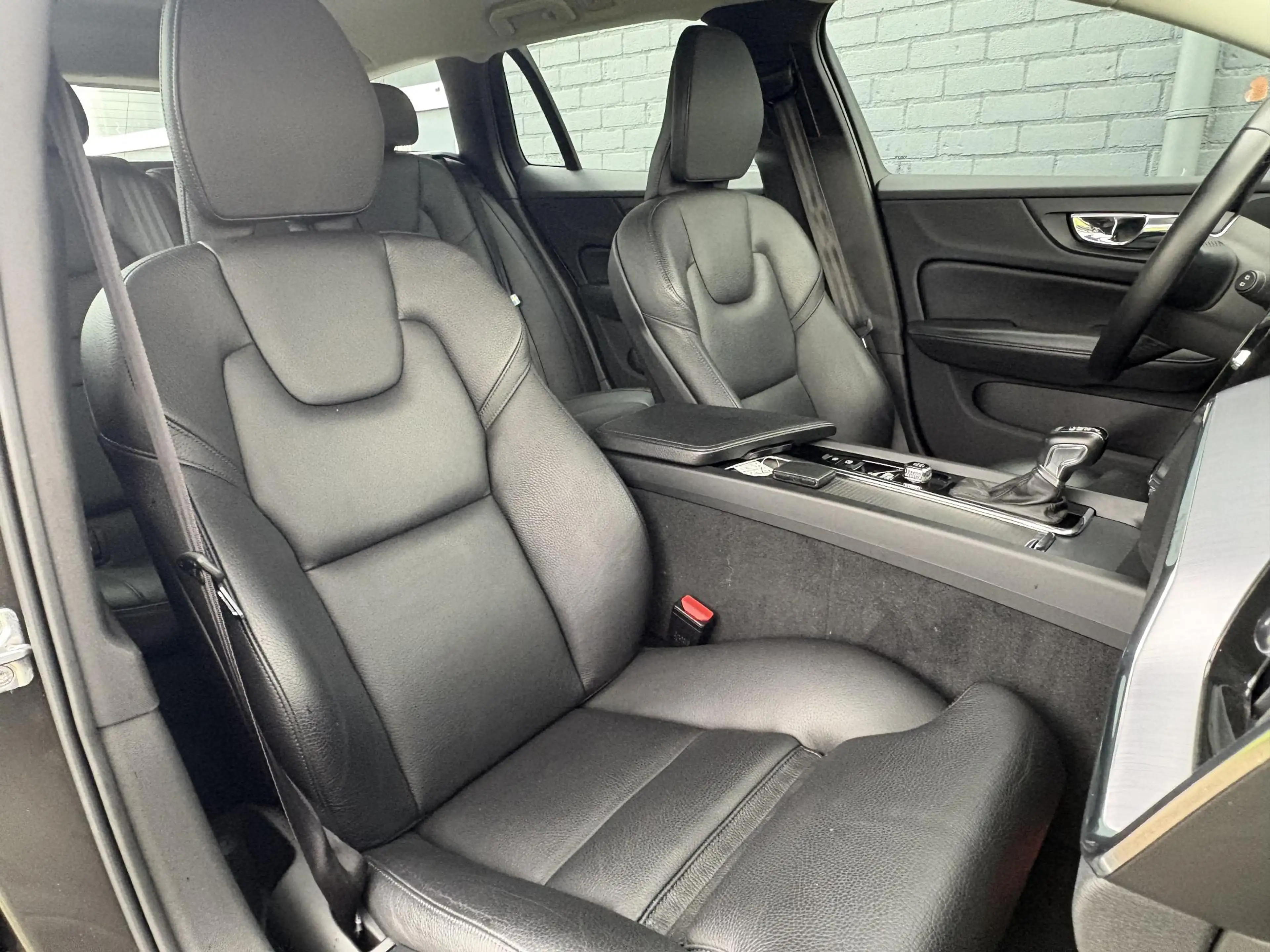 Volvo V60 2.0 T5 Momentum | Trekhaak | Leder | Power Seats | — photo 5