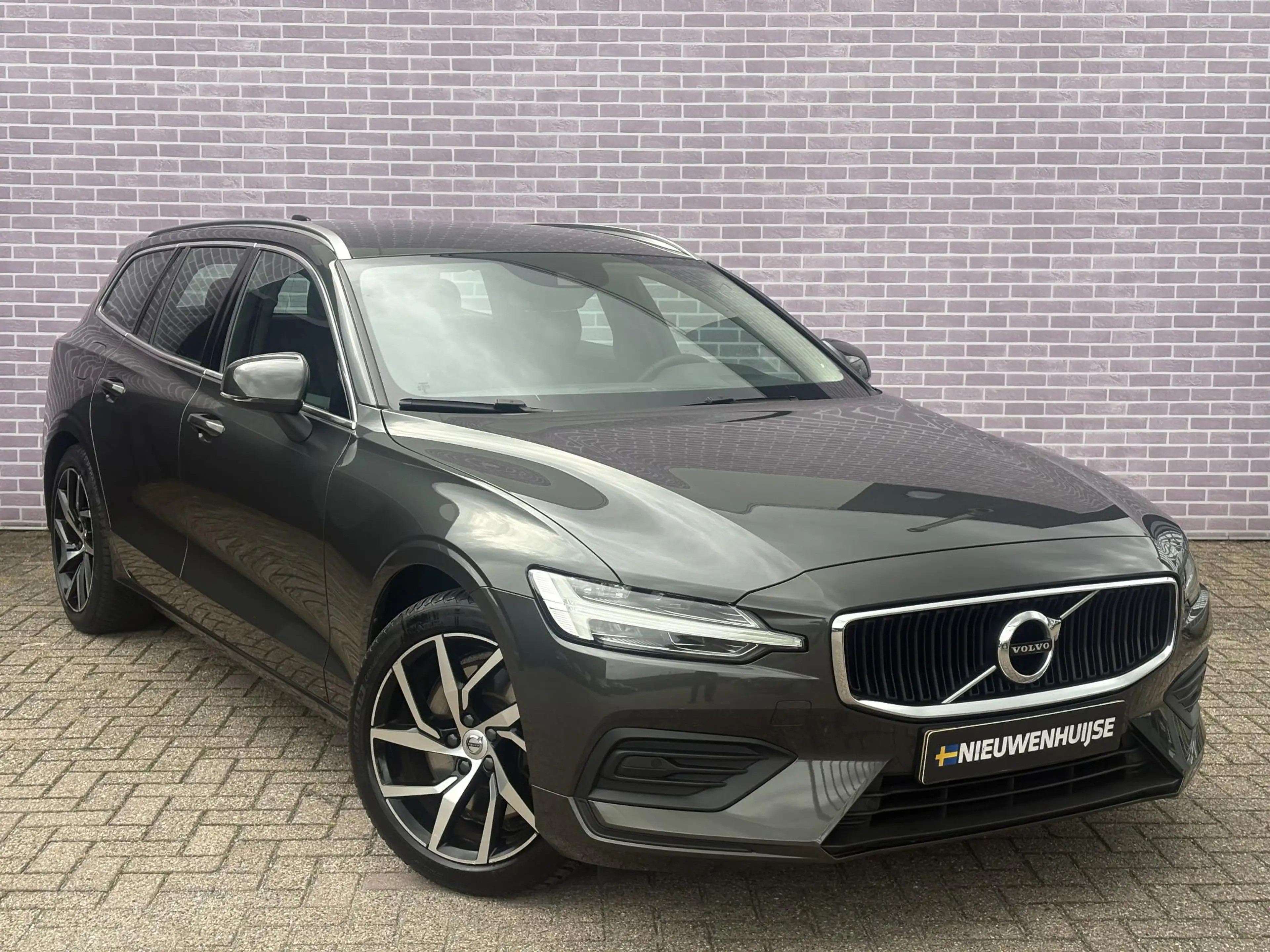 Volvo V60 2.0 T5 Momentum | Trekhaak | Leder | Power Seats | — photo 14
