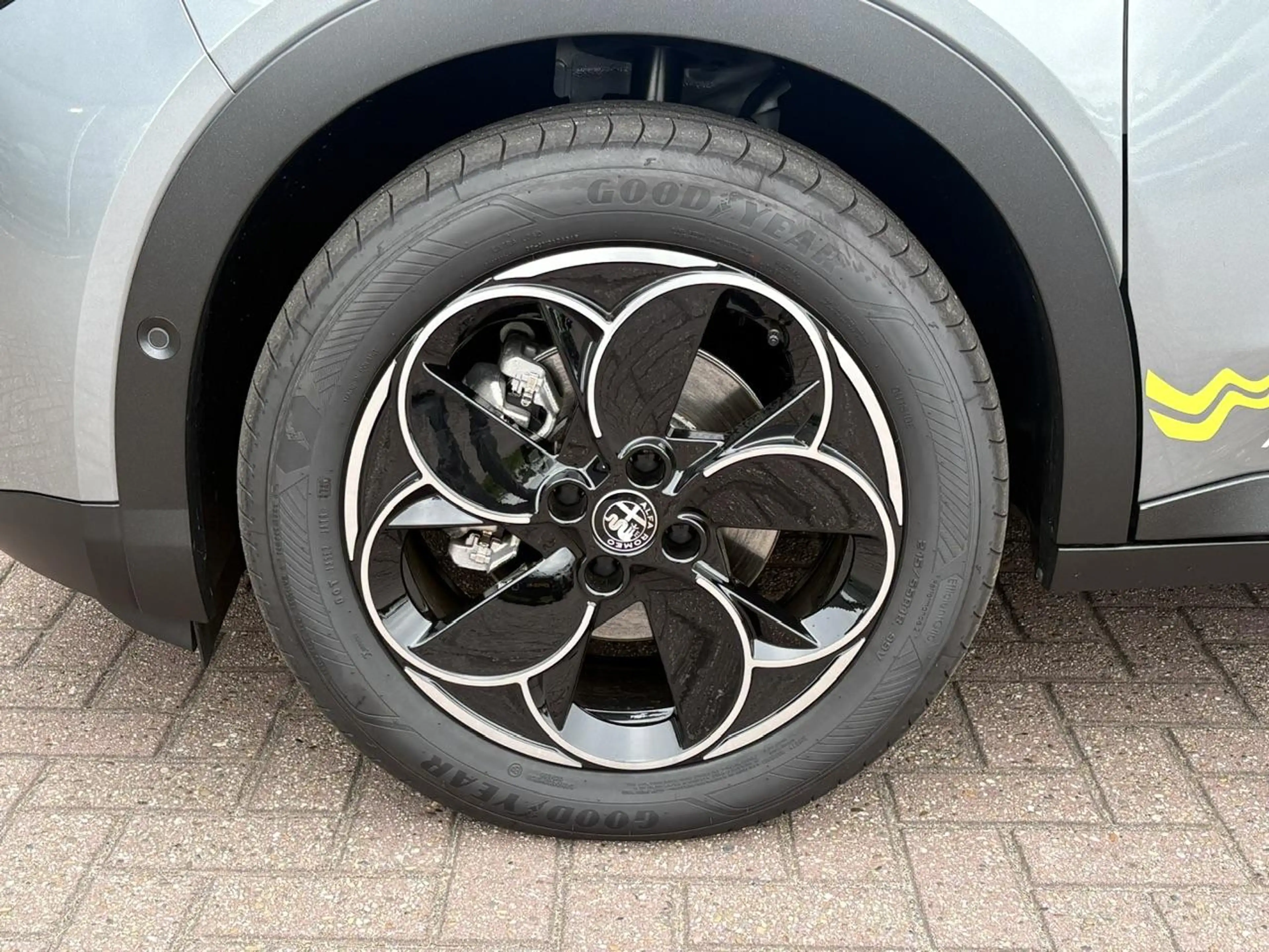 Alfa Romeo Junior Elettrica Sport Speciale 54 kWh 412 Km WLTP | Adap — photo 11