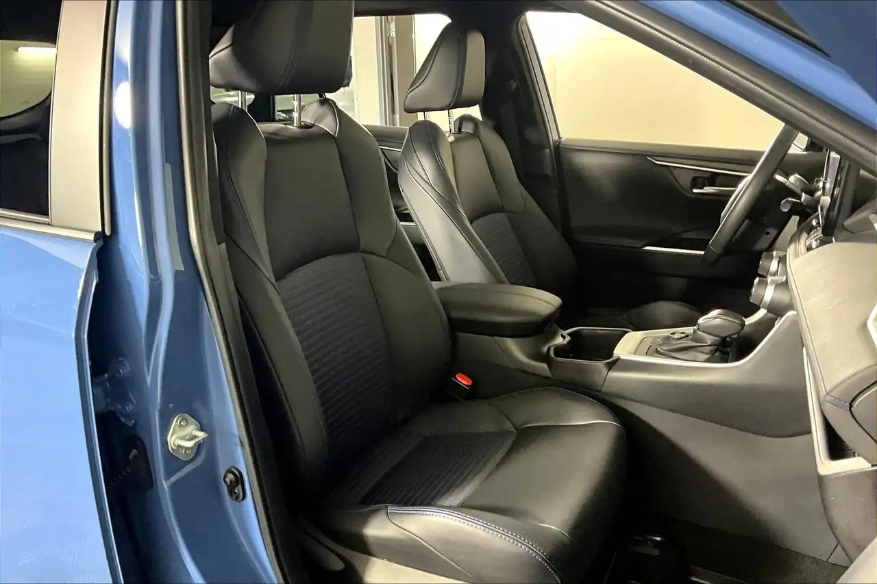 Toyota RAV 4 снимка Toyota RAV 4