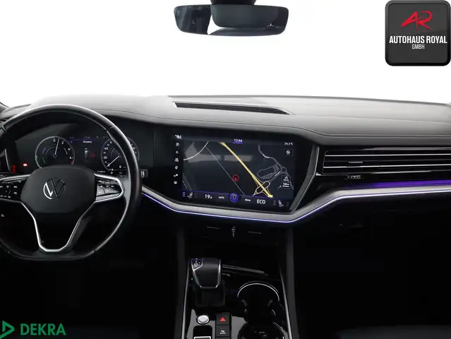 Volkswagen Touareg view 9