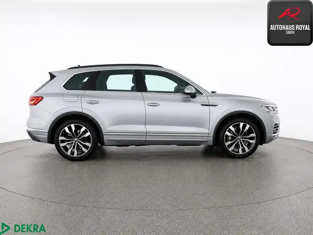Volkswagen Touareg view 6