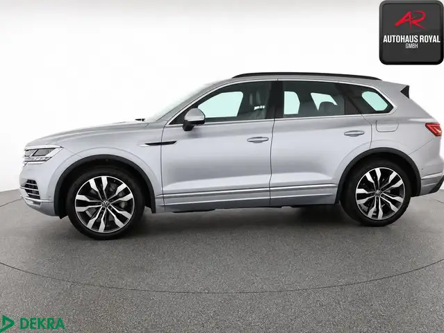 Volkswagen Touareg view 2