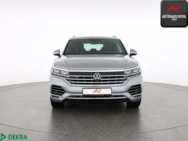 Volkswagen Touareg view 8
