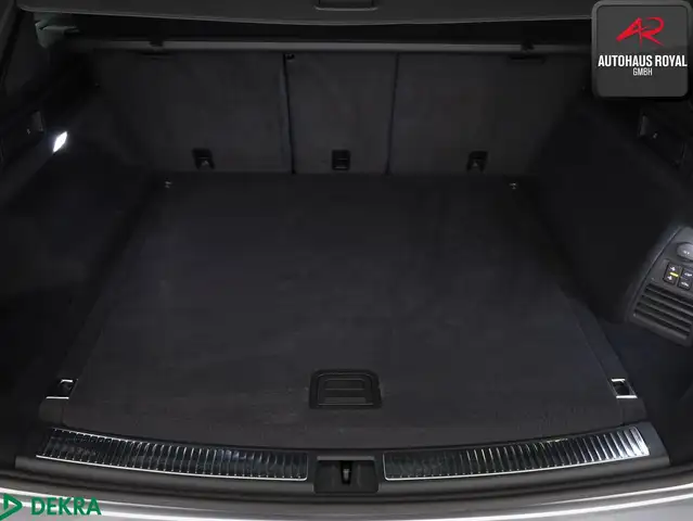 Volkswagen Touareg view 13