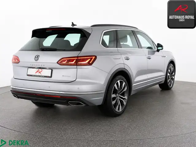 Volkswagen Touareg view 5
