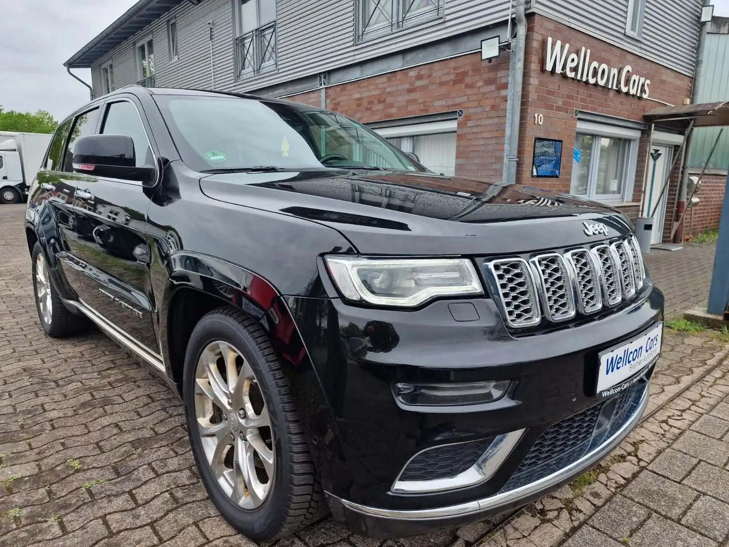 Jeep Grand Cherokee 3.0 CRD Summit PANO/ACC/AHK/1.HD Schwarz - 1