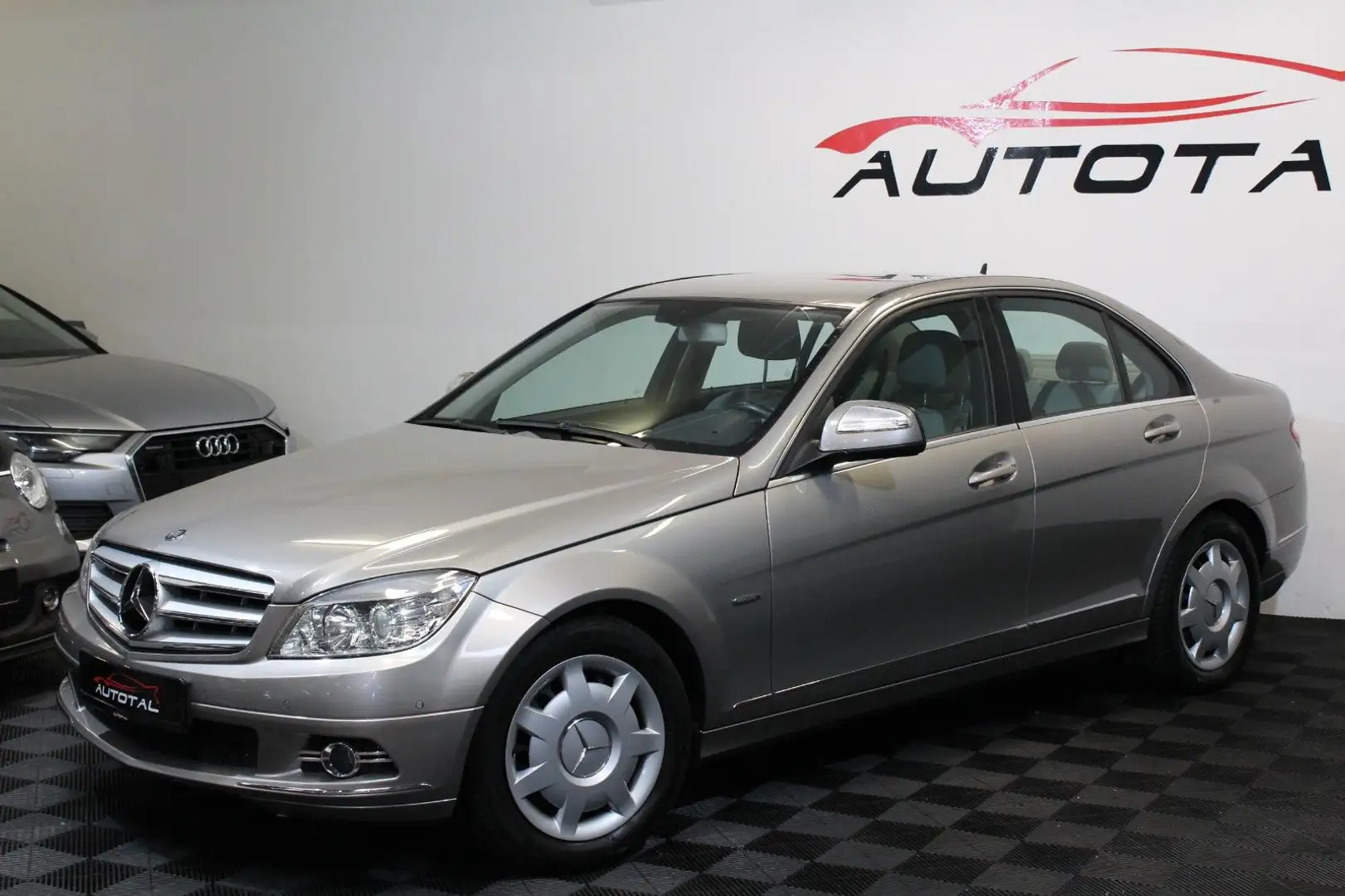 Mercedes-Benz C 180 *Limousine*Automatik*Leder*Bluetooth* Silber - 2