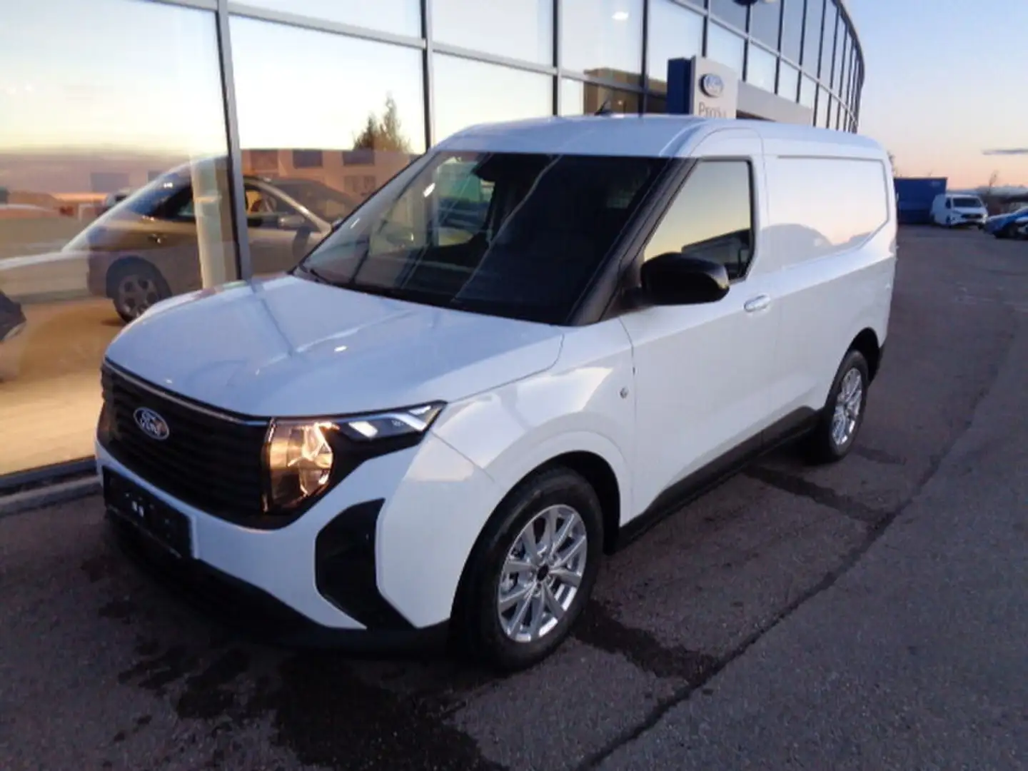 Ford Transit Courier Limited 125PS Benzin; netto 17.990 Weiß - 1