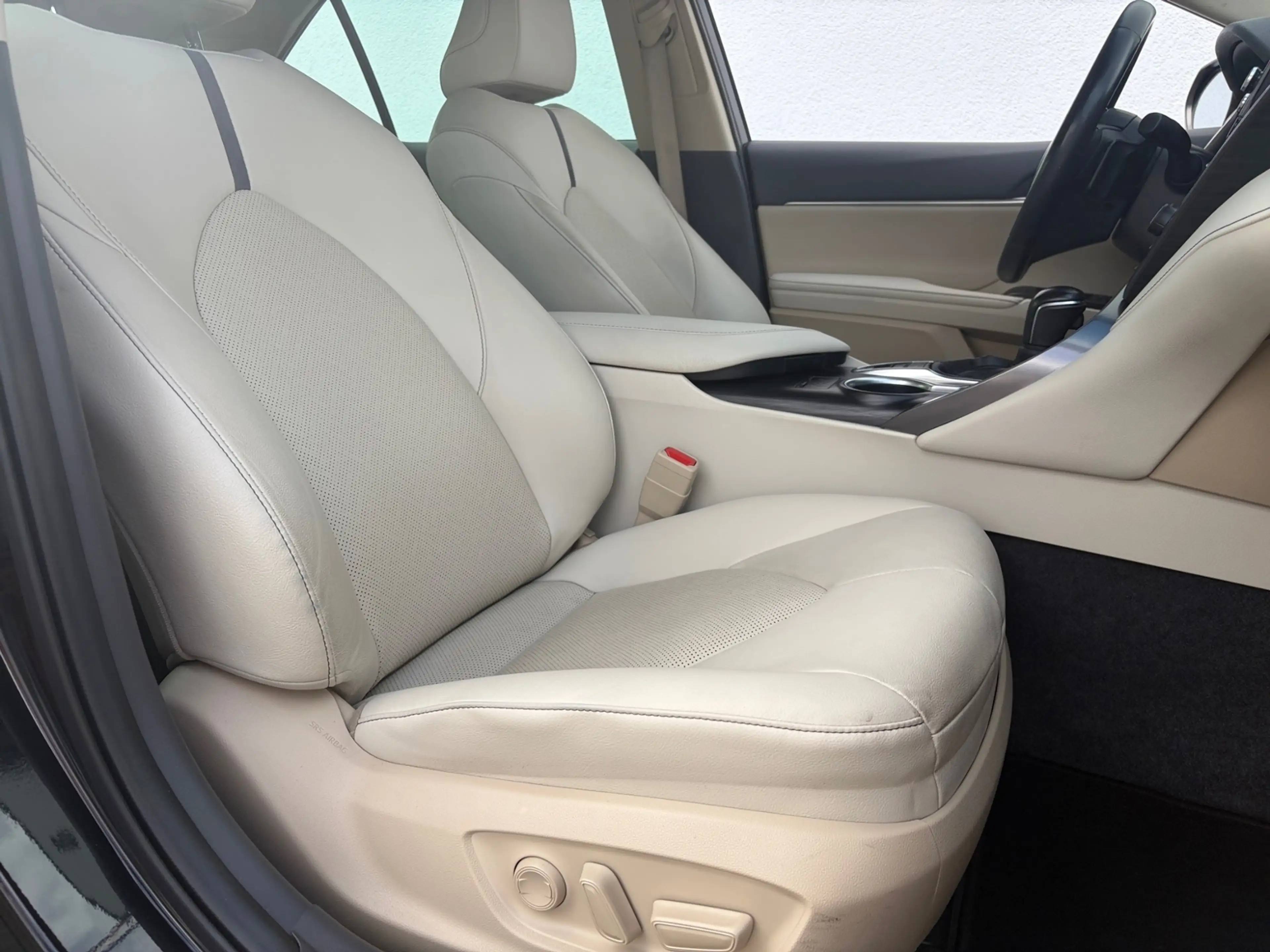 Toyota Camry 2,5 Hybrid Executive — photo 13