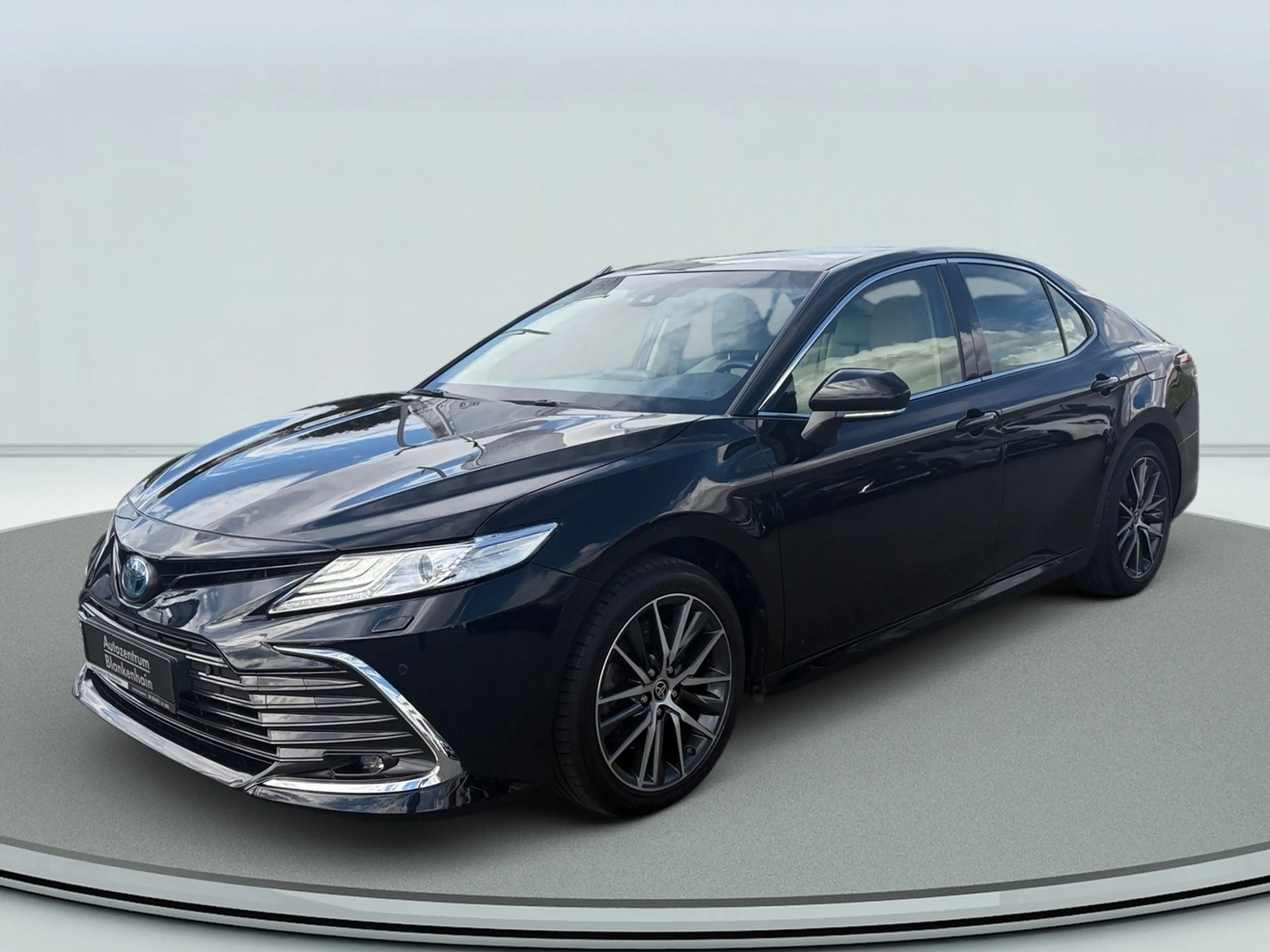 Toyota Camry 2,5 Hybrid Executive — photo 2