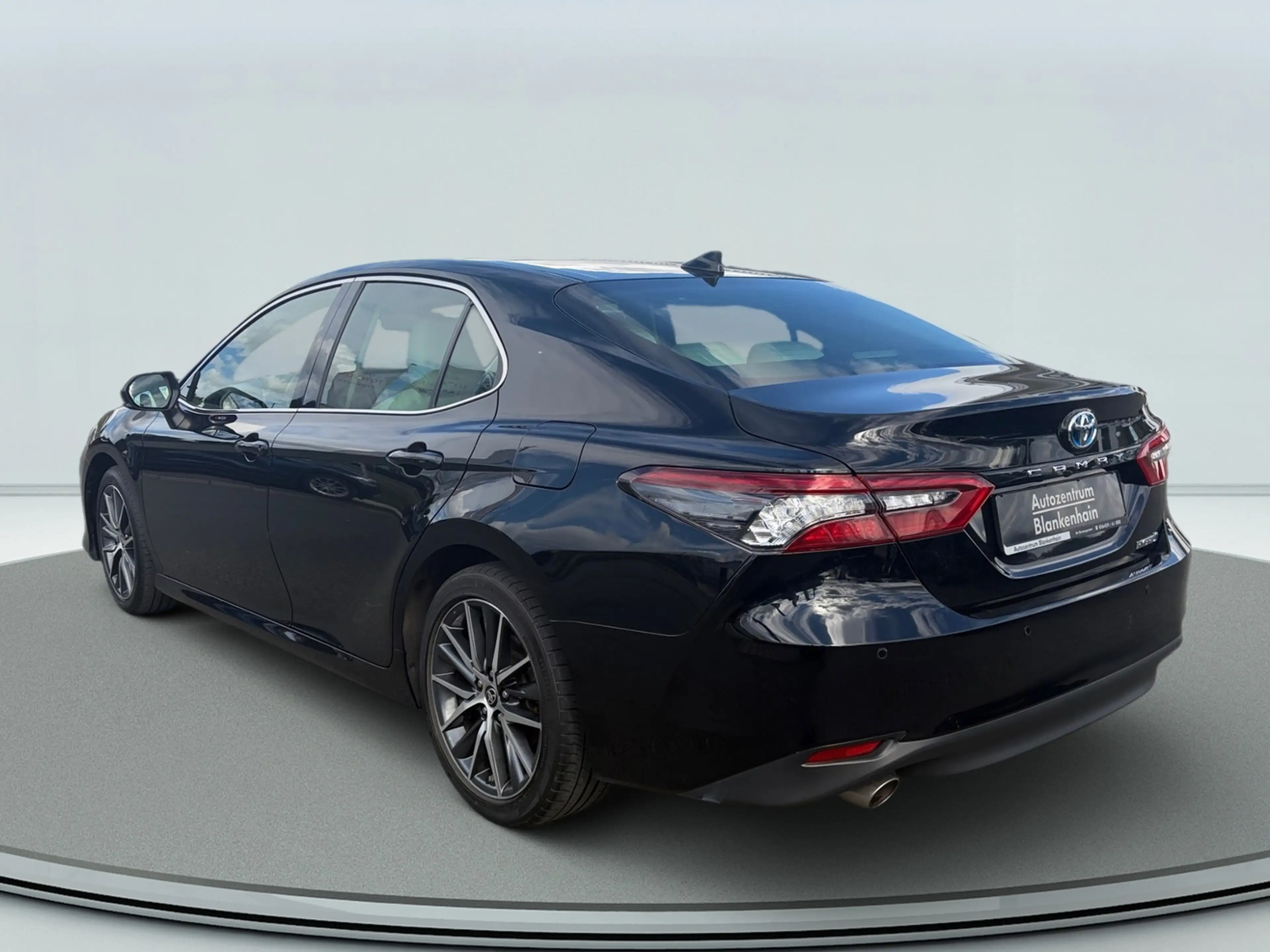 Toyota Camry 2,5 Hybrid Executive — photo 7