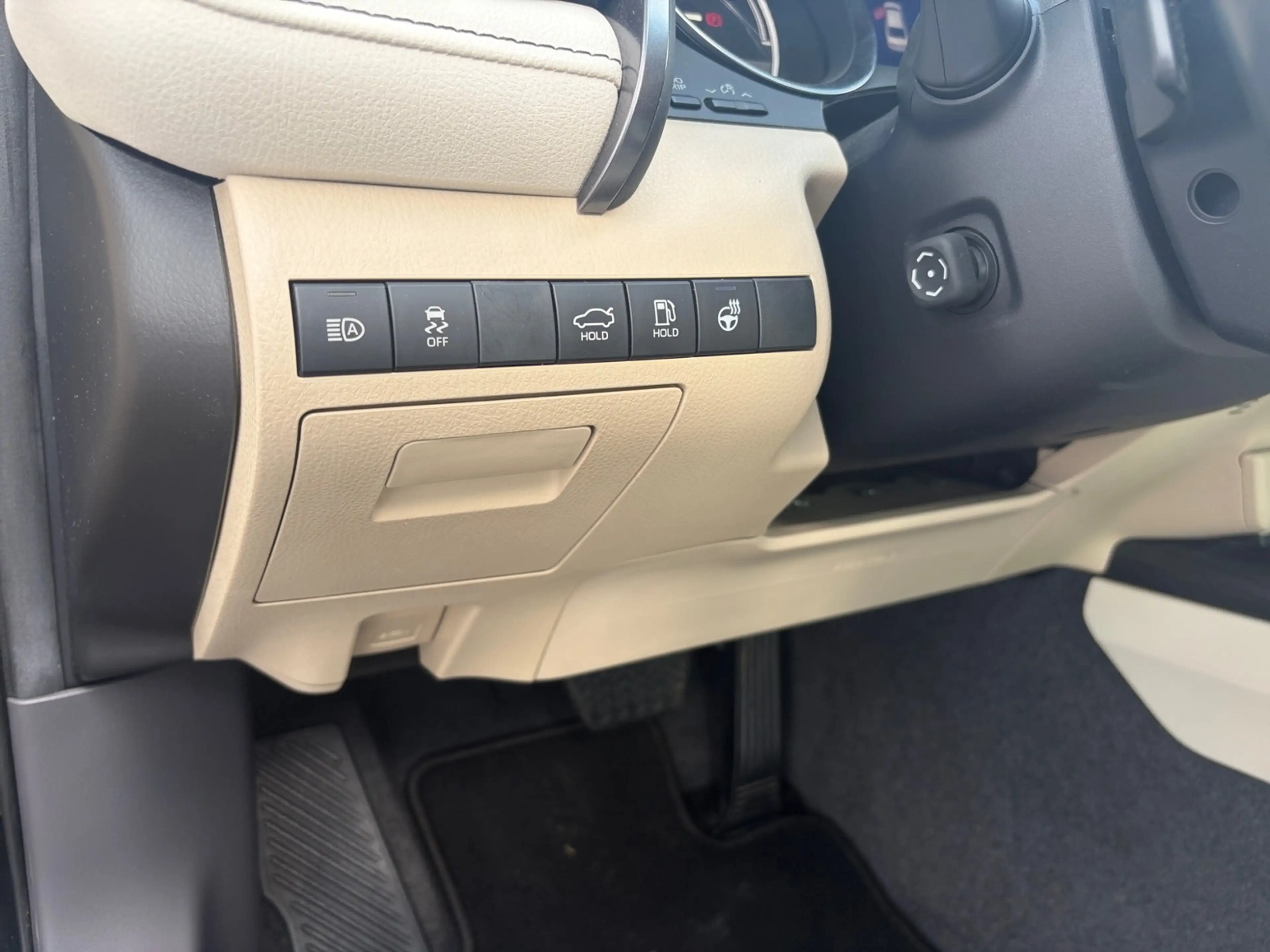 Toyota Camry 2,5 Hybrid Executive — photo 10