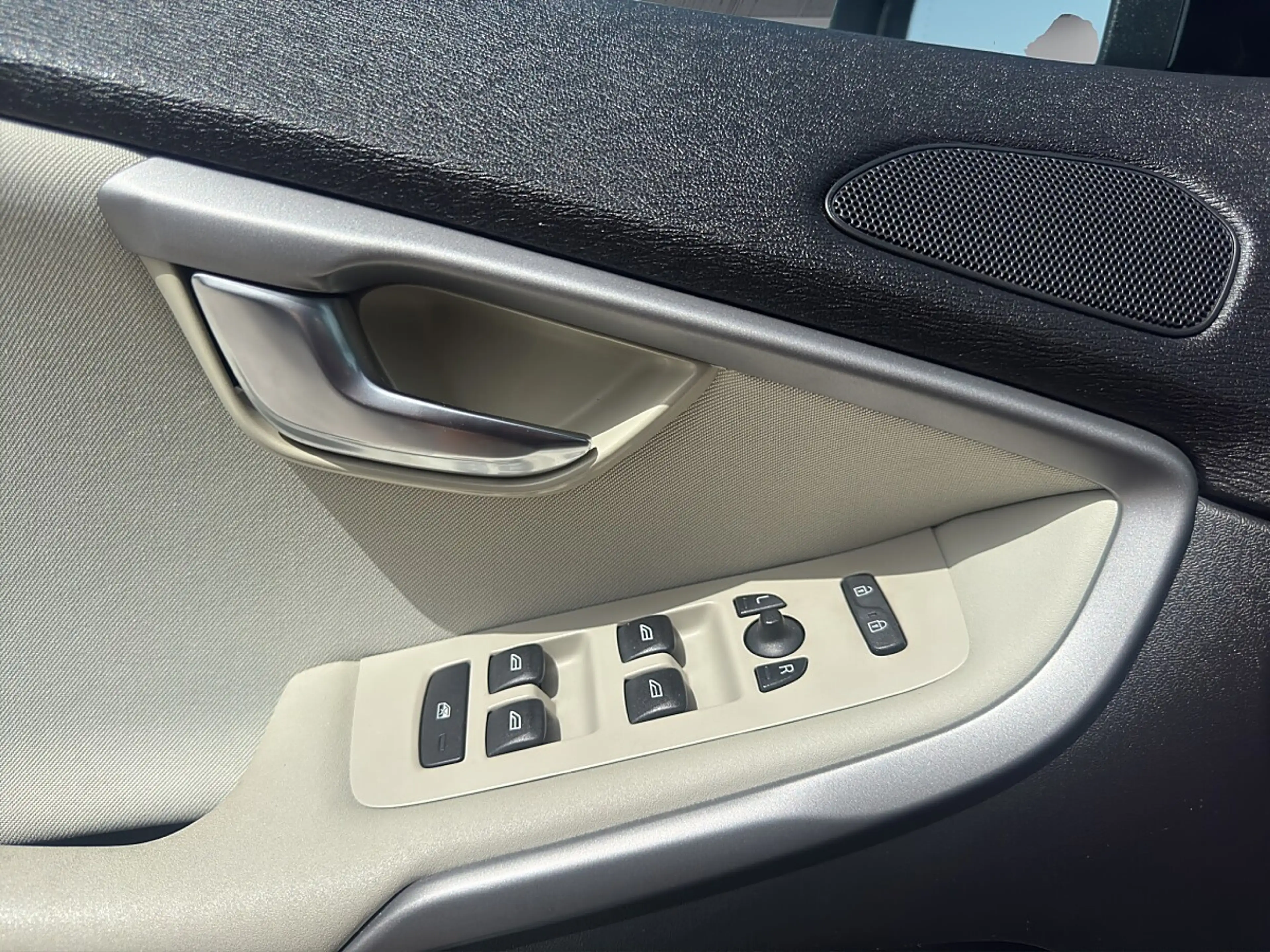Volvo V40 D2 — photo 12