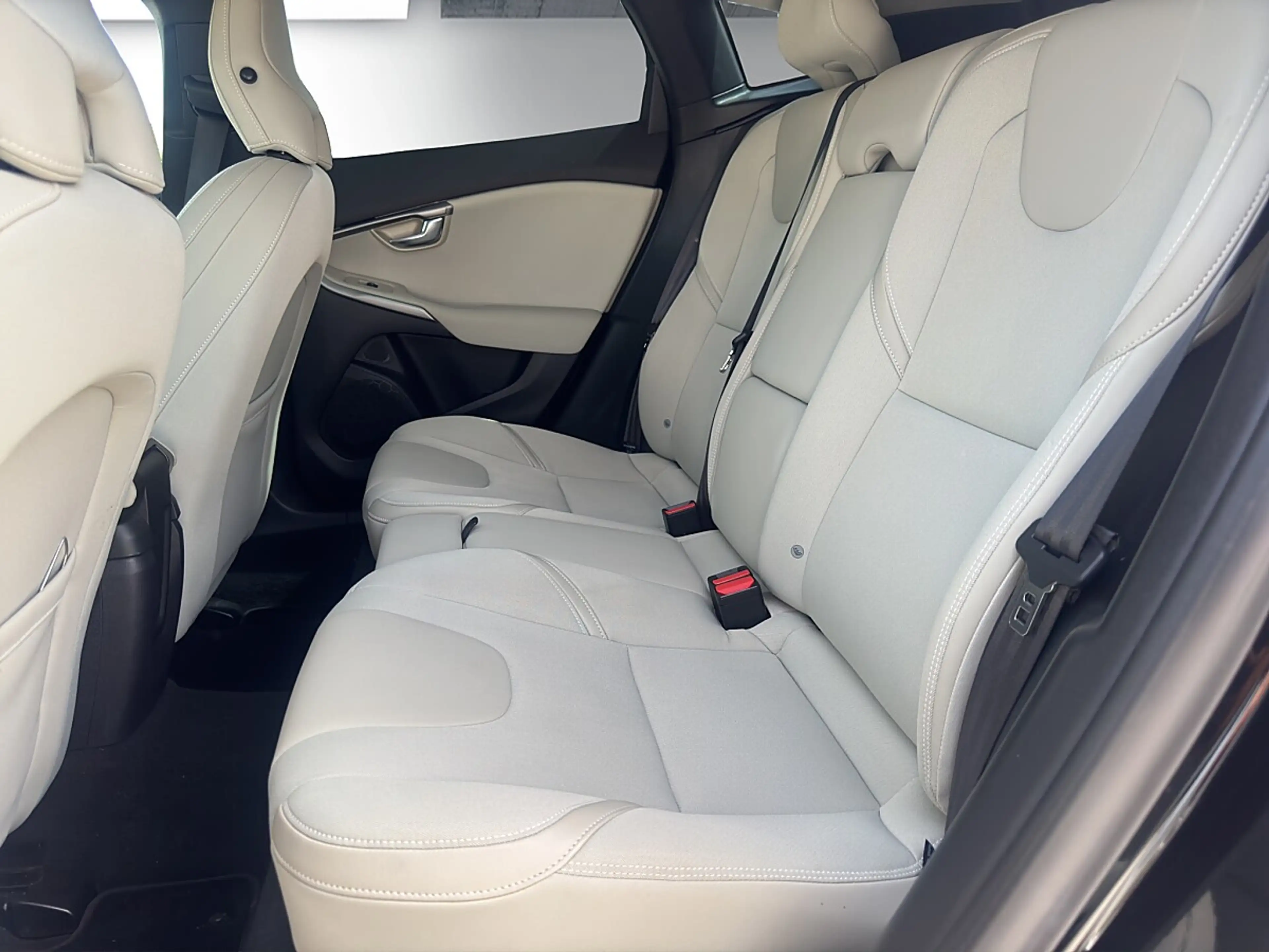 Volvo V40 D2 — photo 10