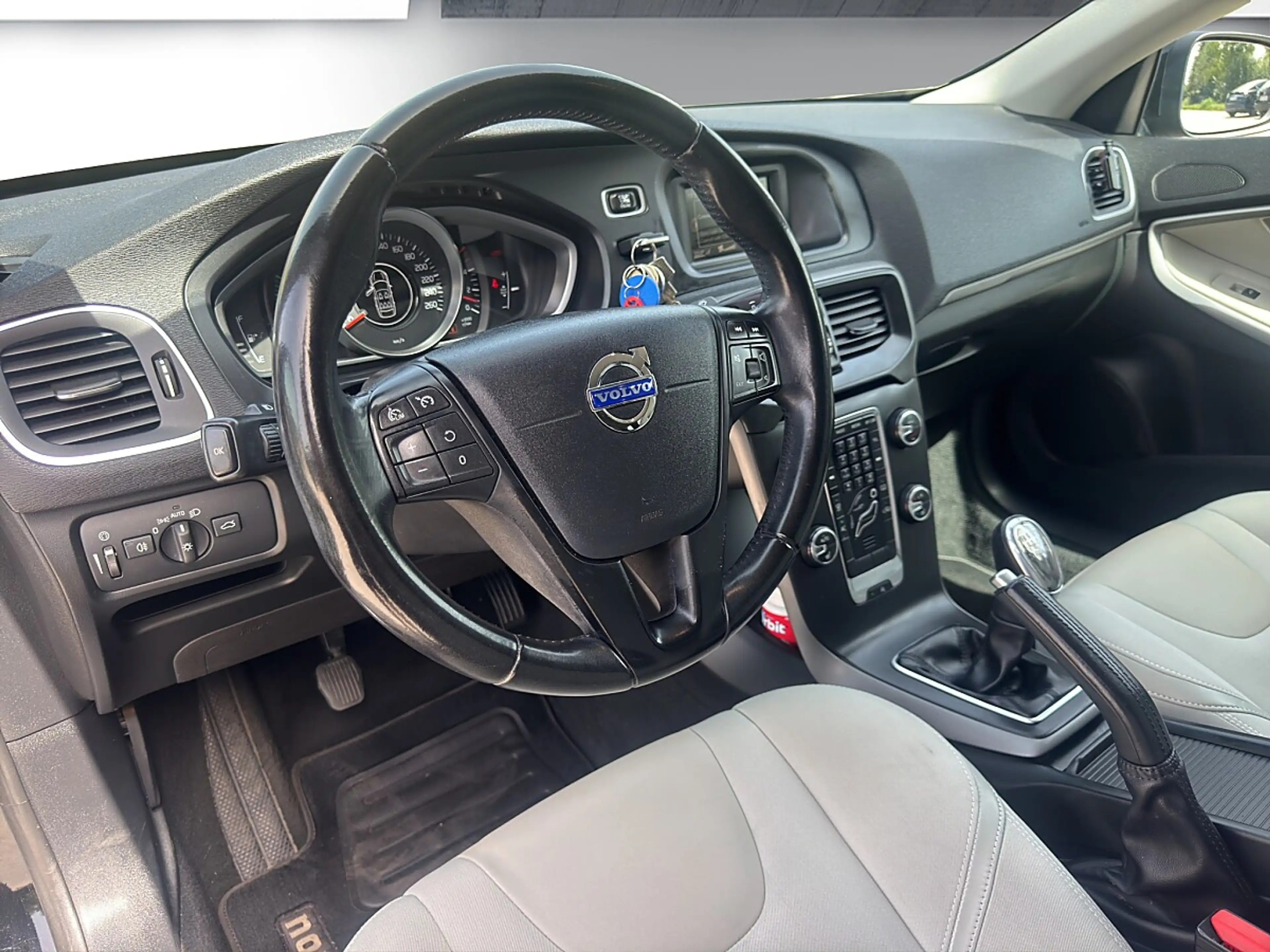 Volvo V40 D2 — photo 9