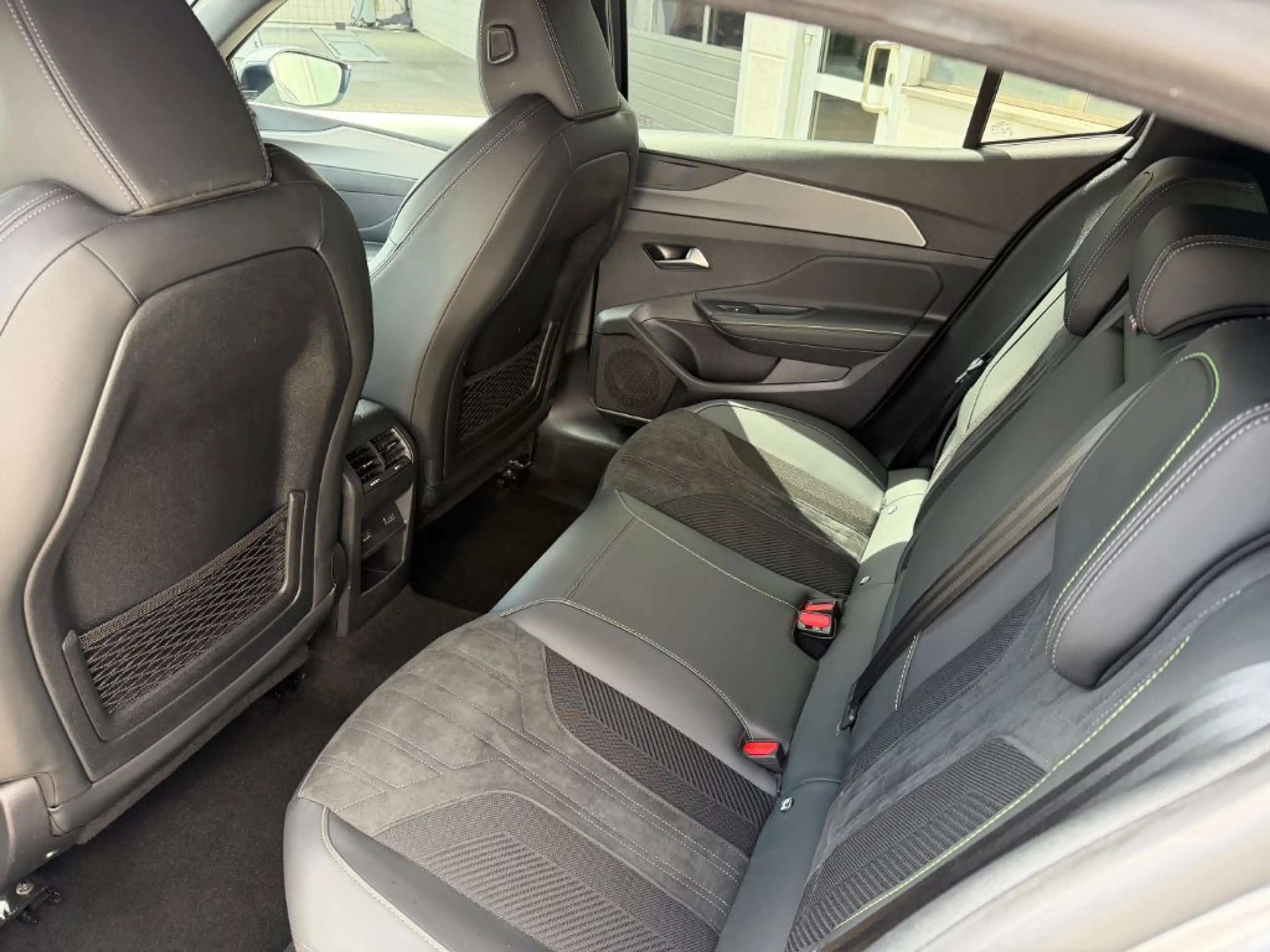 Peugeot 408 HYBRID 136 e-DSC6 GT (F) — photo 8