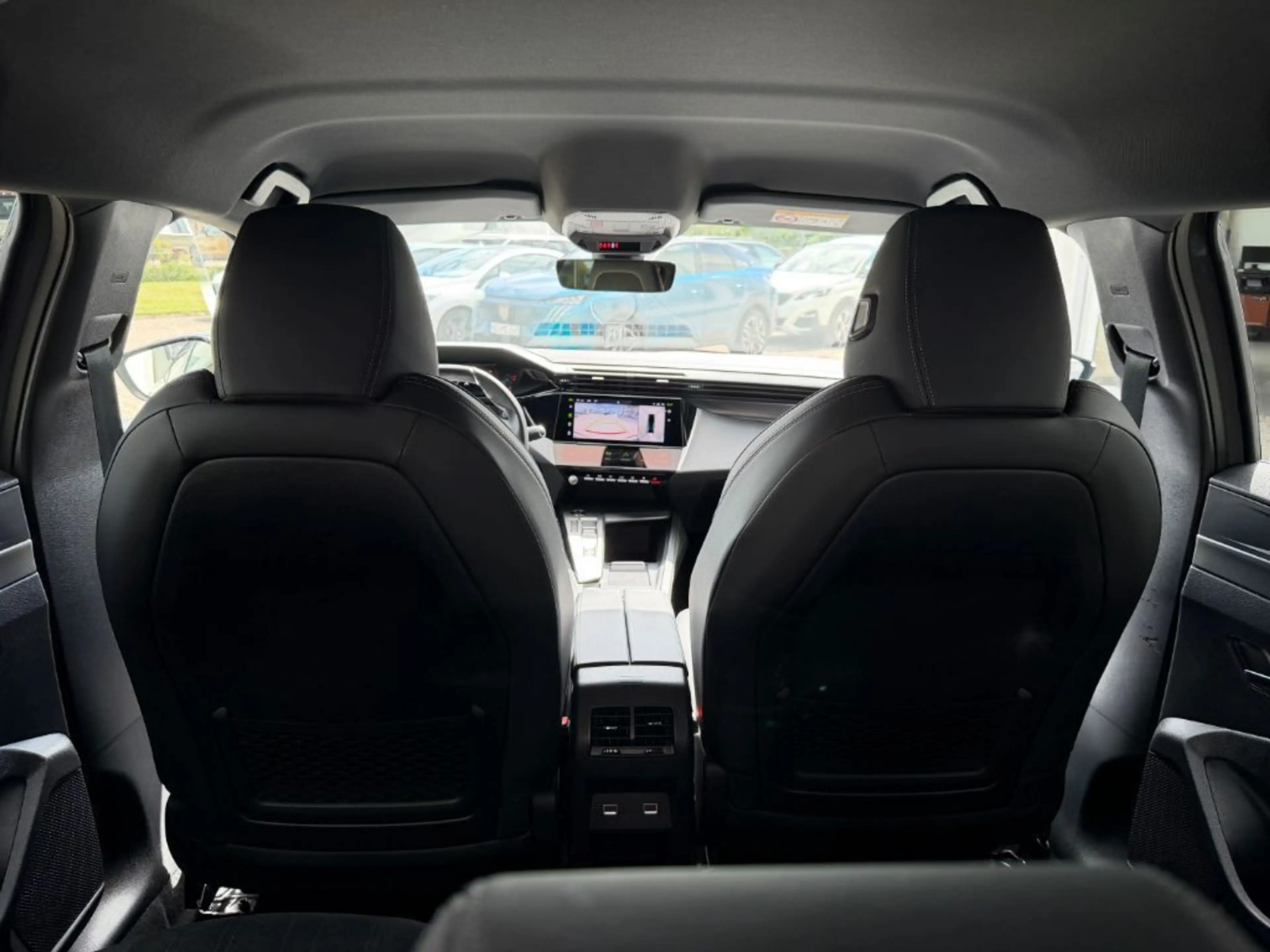 Peugeot 408 HYBRID 136 e-DSC6 GT (F) — photo 9