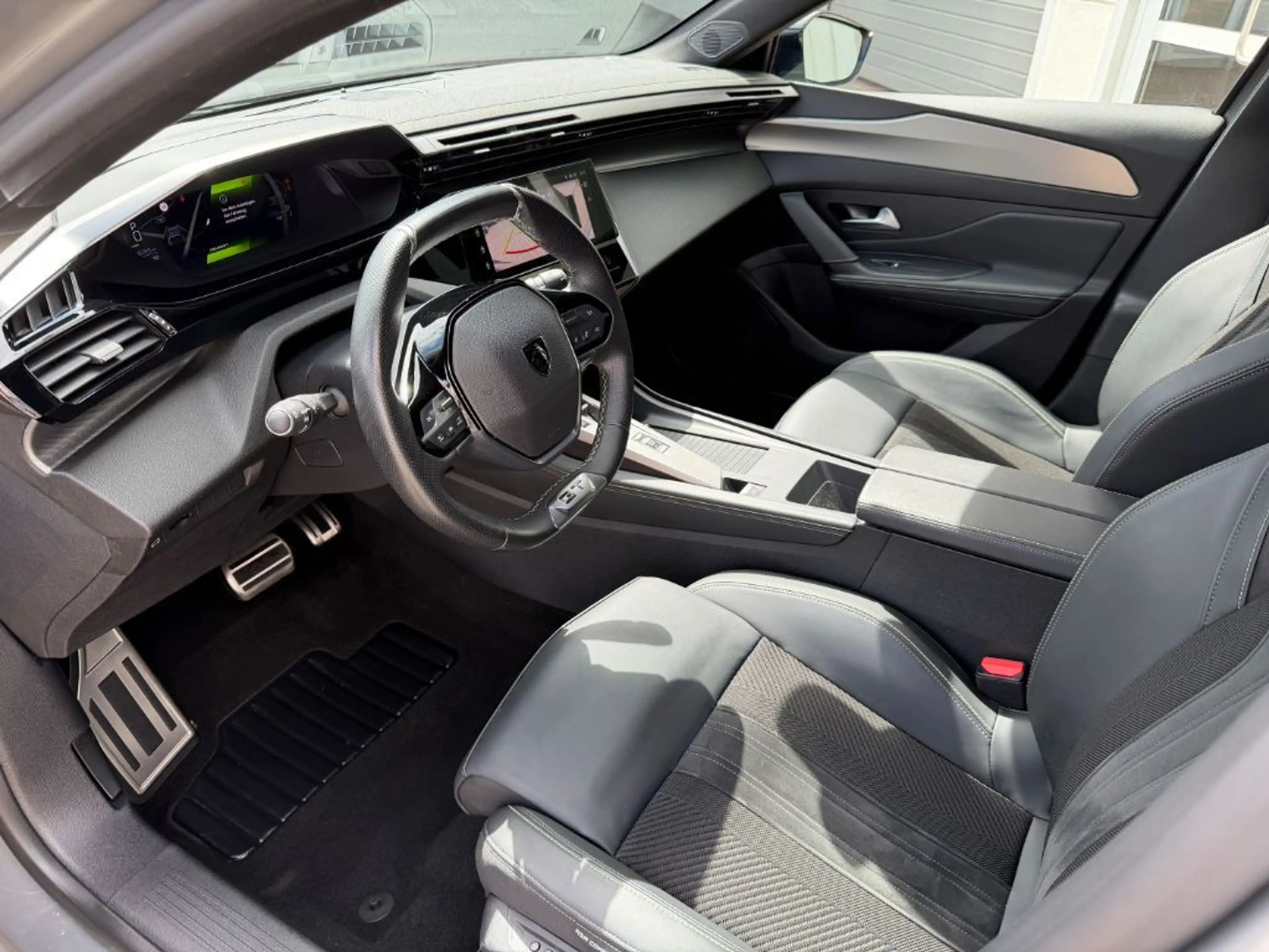 Peugeot 408 HYBRID 136 e-DSC6 GT (F) — photo 2