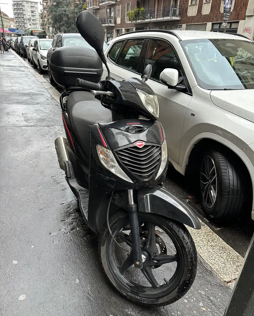Honda SH 150i - 1